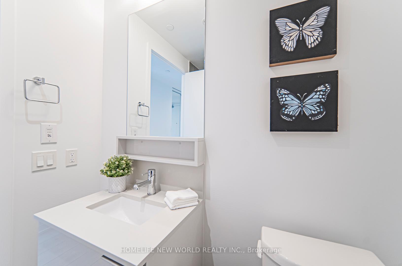 2 Bedrooms Condo at 5 Buttermill,  Vaughan For sale