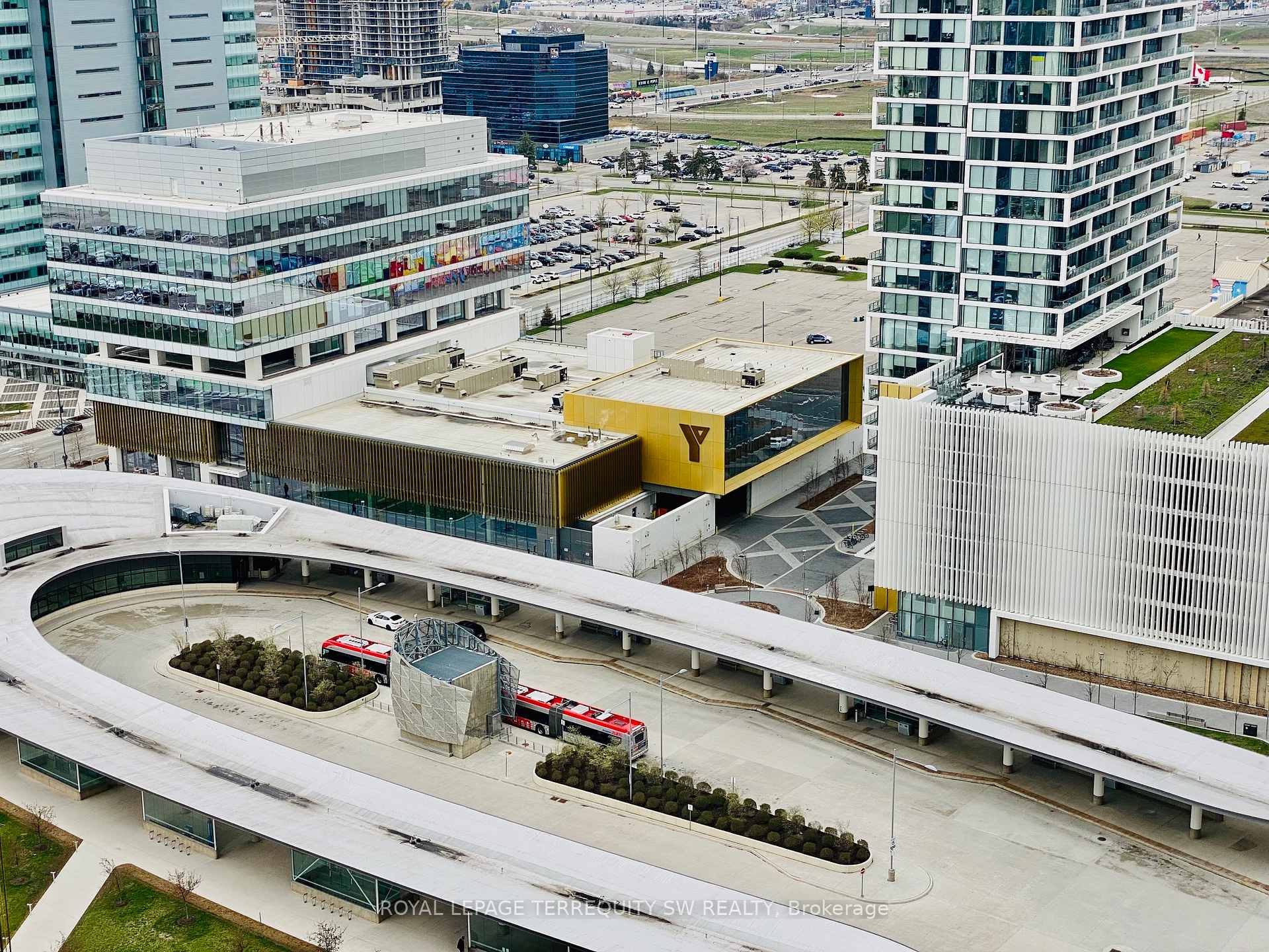 2 Bedrooms Condo at 1000 Portage,  Vaughan For sale