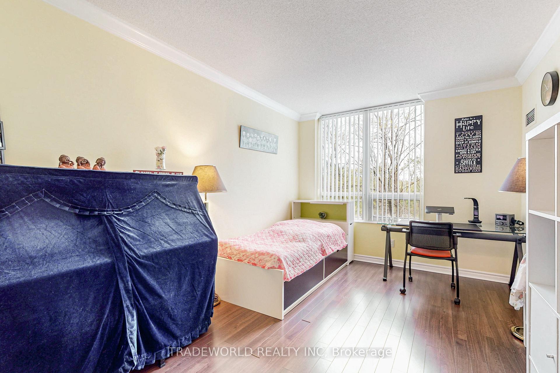 2 Bedrooms Condo at 18 William Carson, Toronto For sale