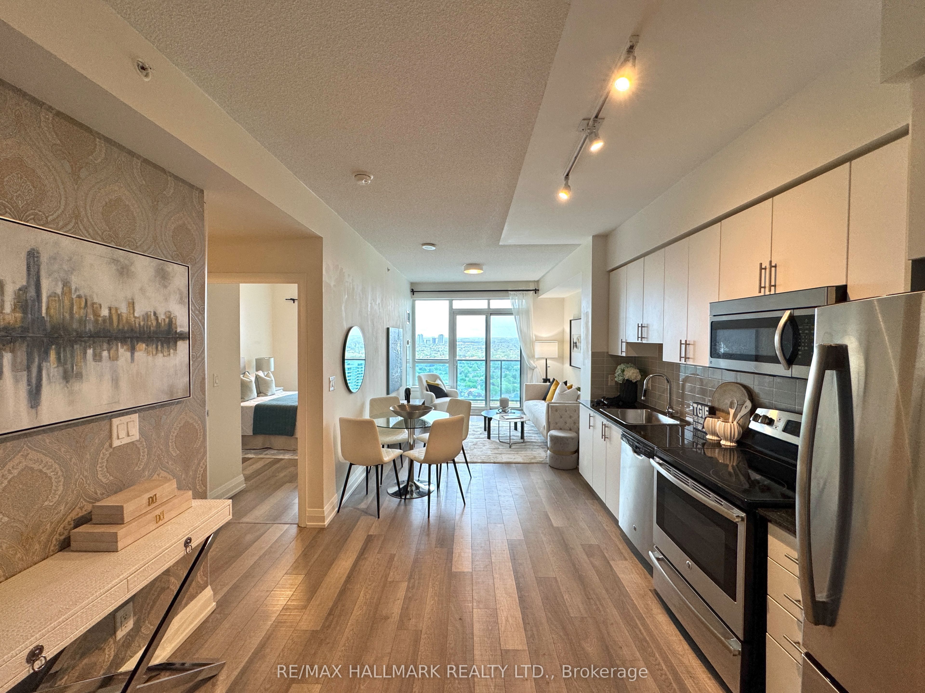 7161 Yonge Street, #2135
