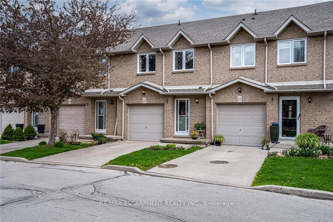 3 Bedrooms Condo at 1809 Upper Wentworth, Hamilton For sale