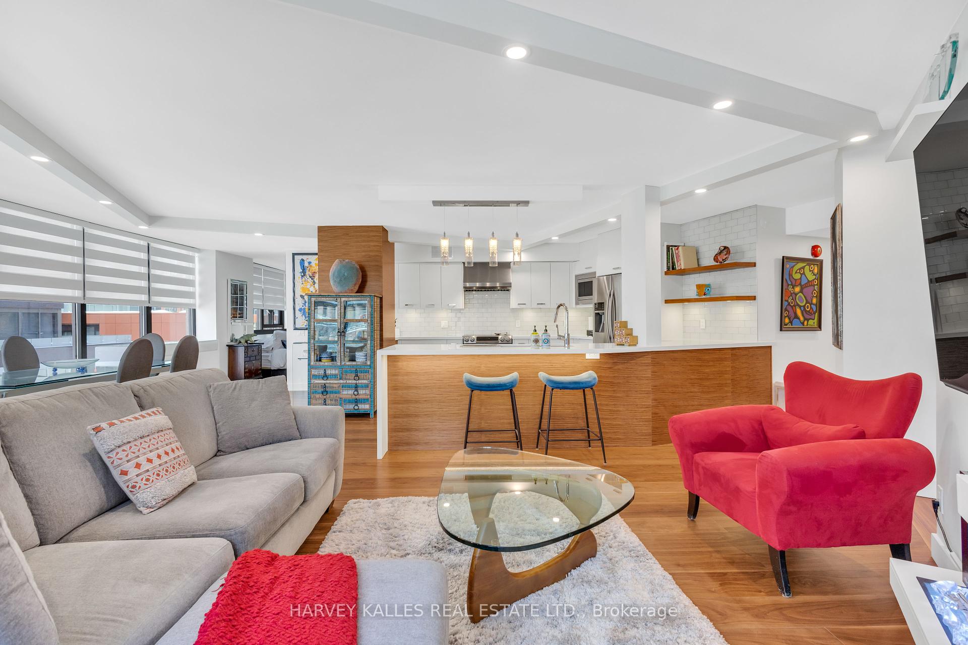 2 Bedrooms Condo at 1331 Bay, Toronto For sale