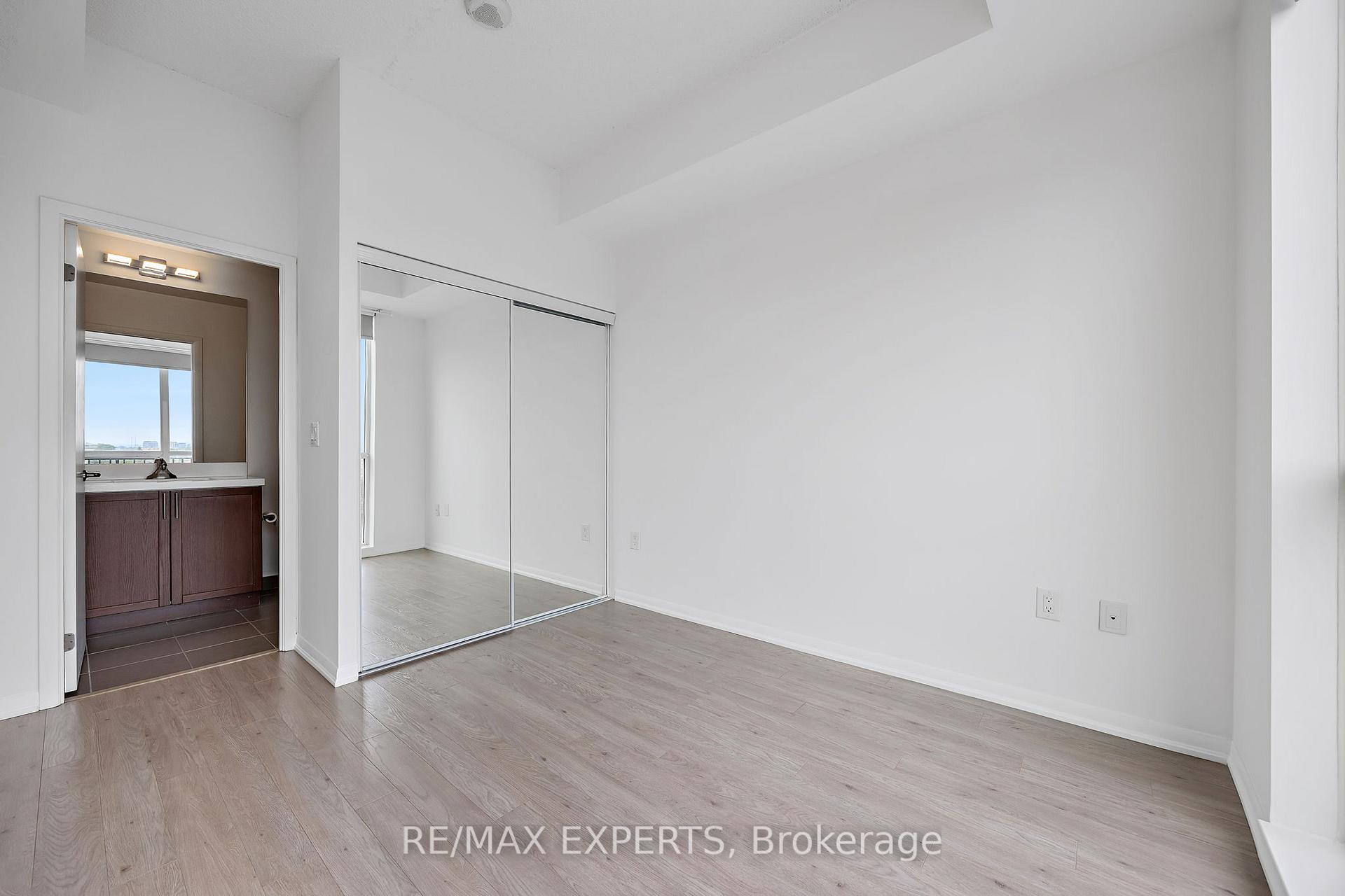 3 Bedrooms Condo at 36 Via Bagnato, Toronto For sale