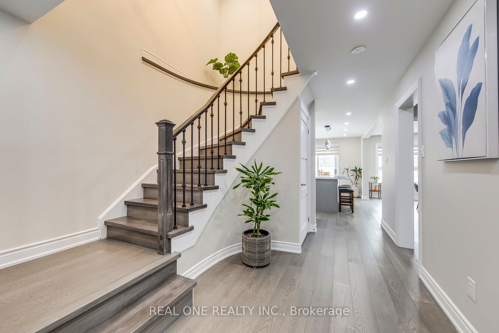 845 Winterton Way, Mississauga, ON L5V 1Z5