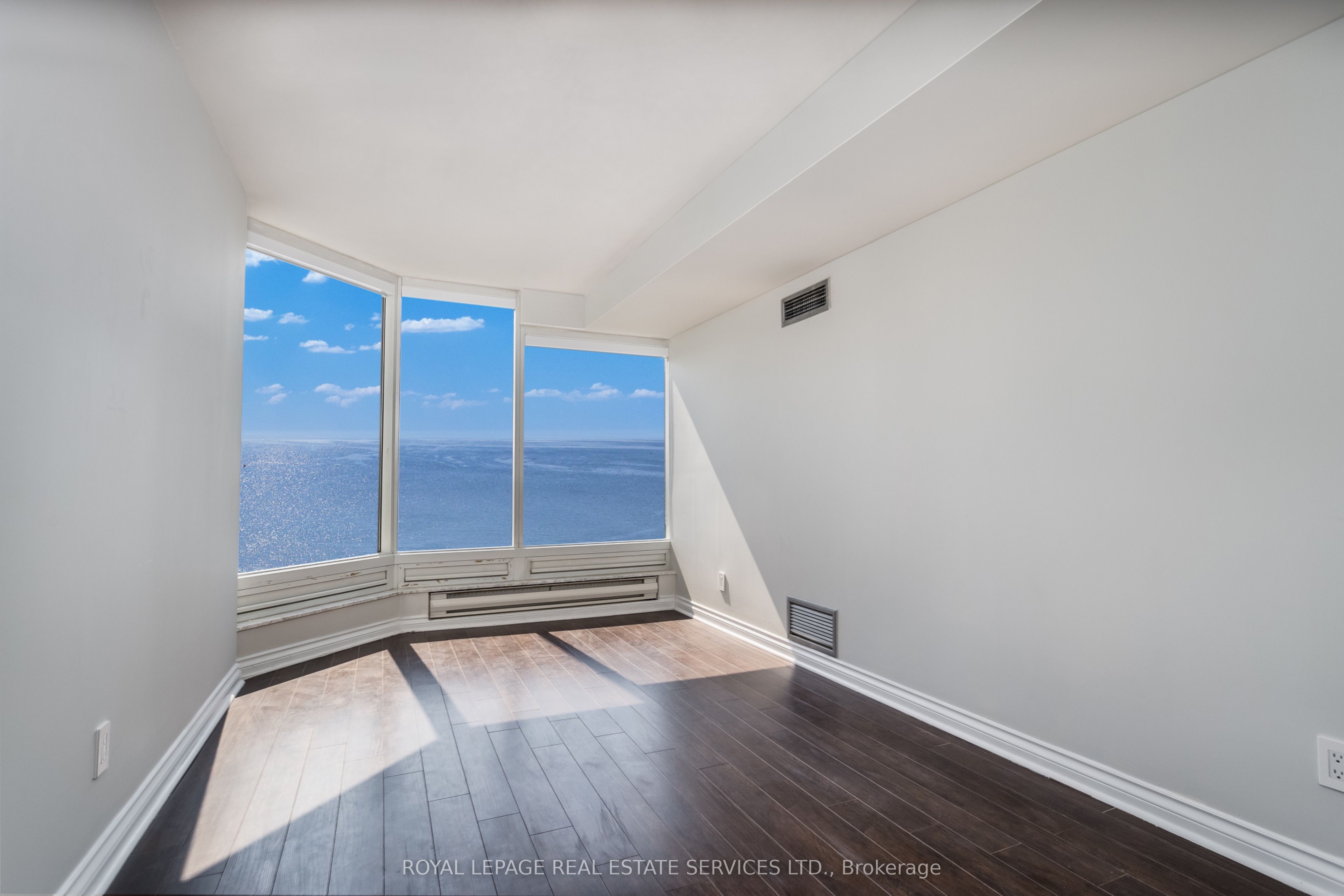 1 Palace Pier Court, #1806