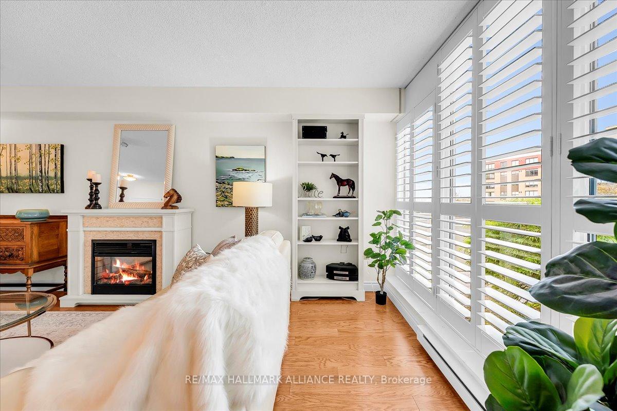 2 Bedrooms Condo at 1071 QUEENS, Oakville For sale
