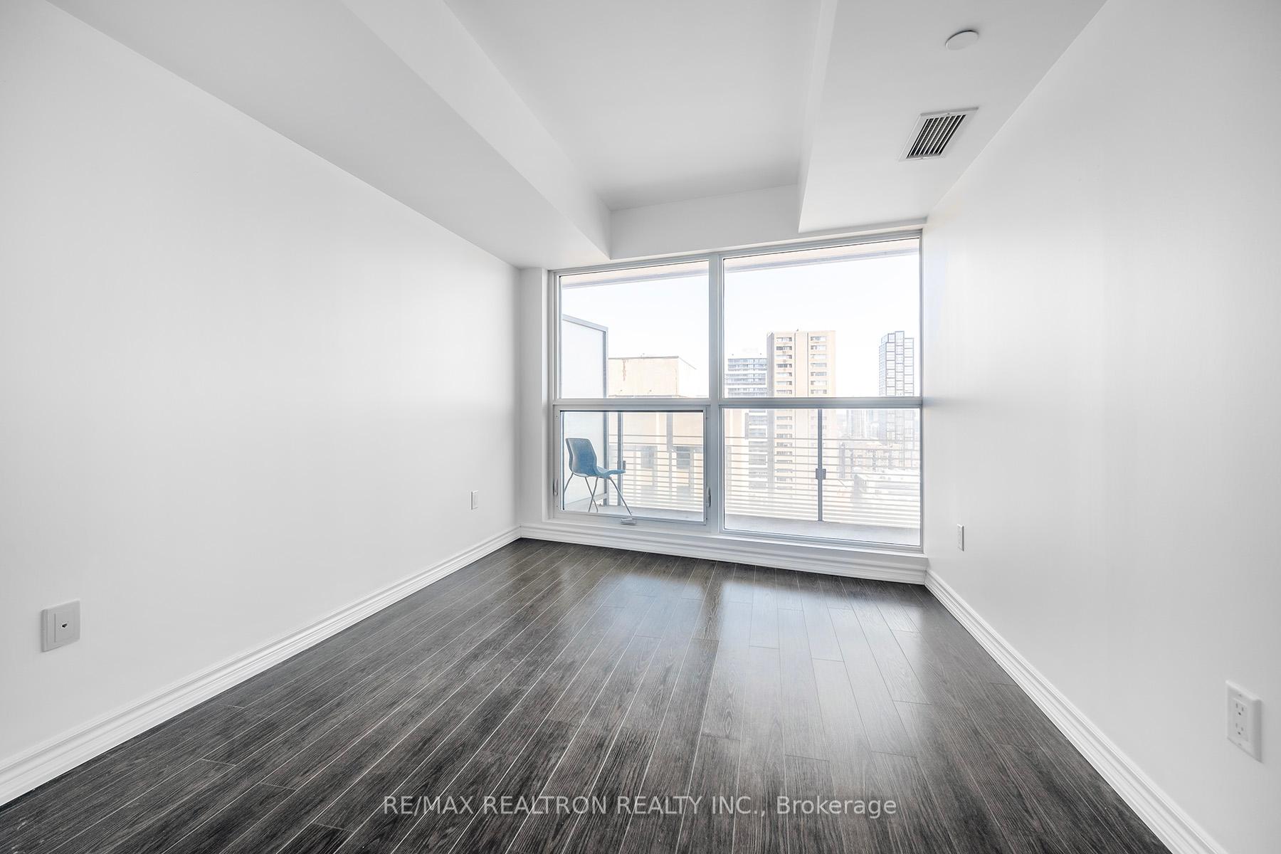 2 Bedrooms Condo at 386 Yonge,  Toronto For sale