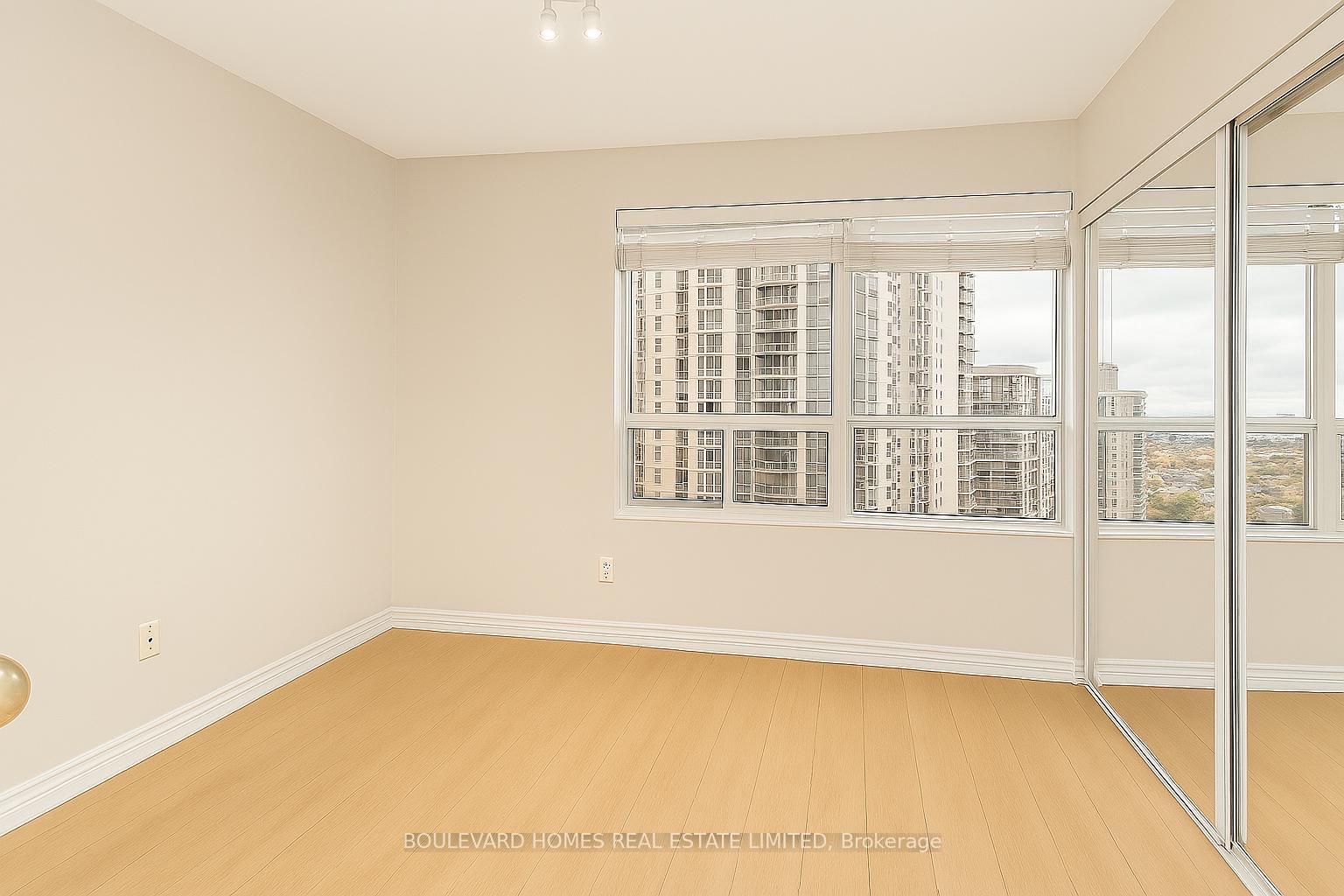 2 Bedrooms Condo at 25 Kingsbridge Garden,  Mississauga For sale