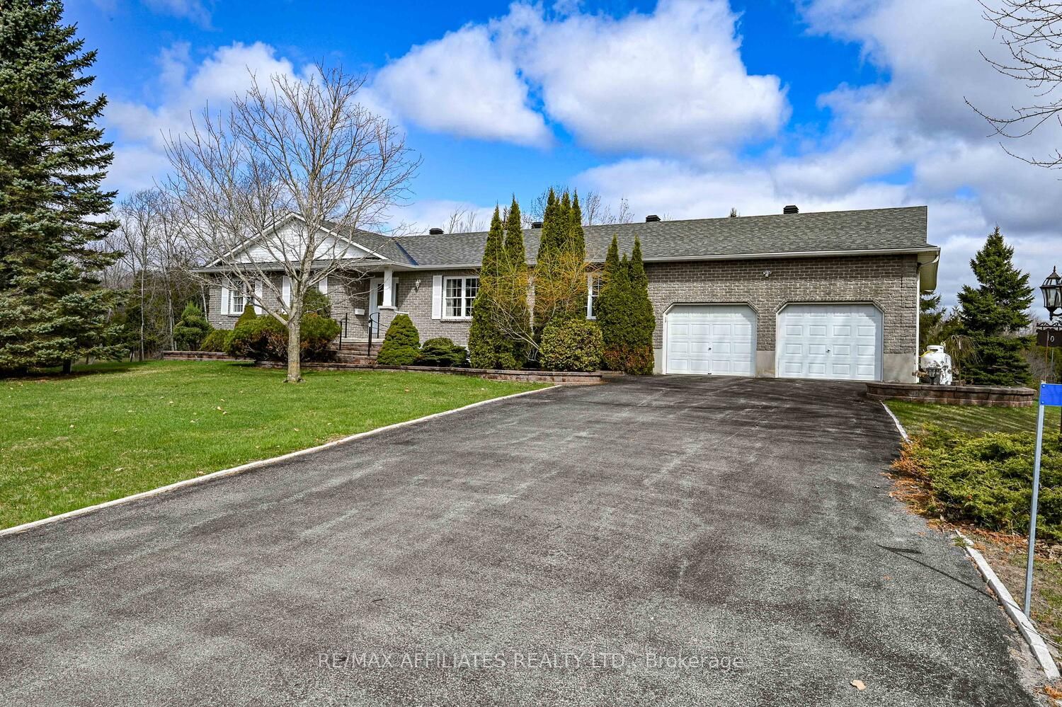 10 Tudor Circle, Rideau Lakes, ON K0G 1L0