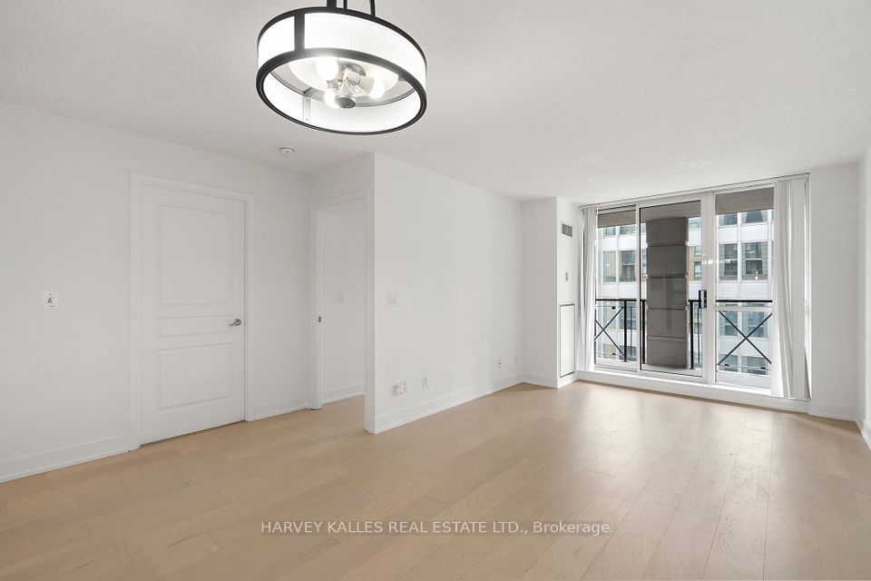 140 Simcoe Street 1412