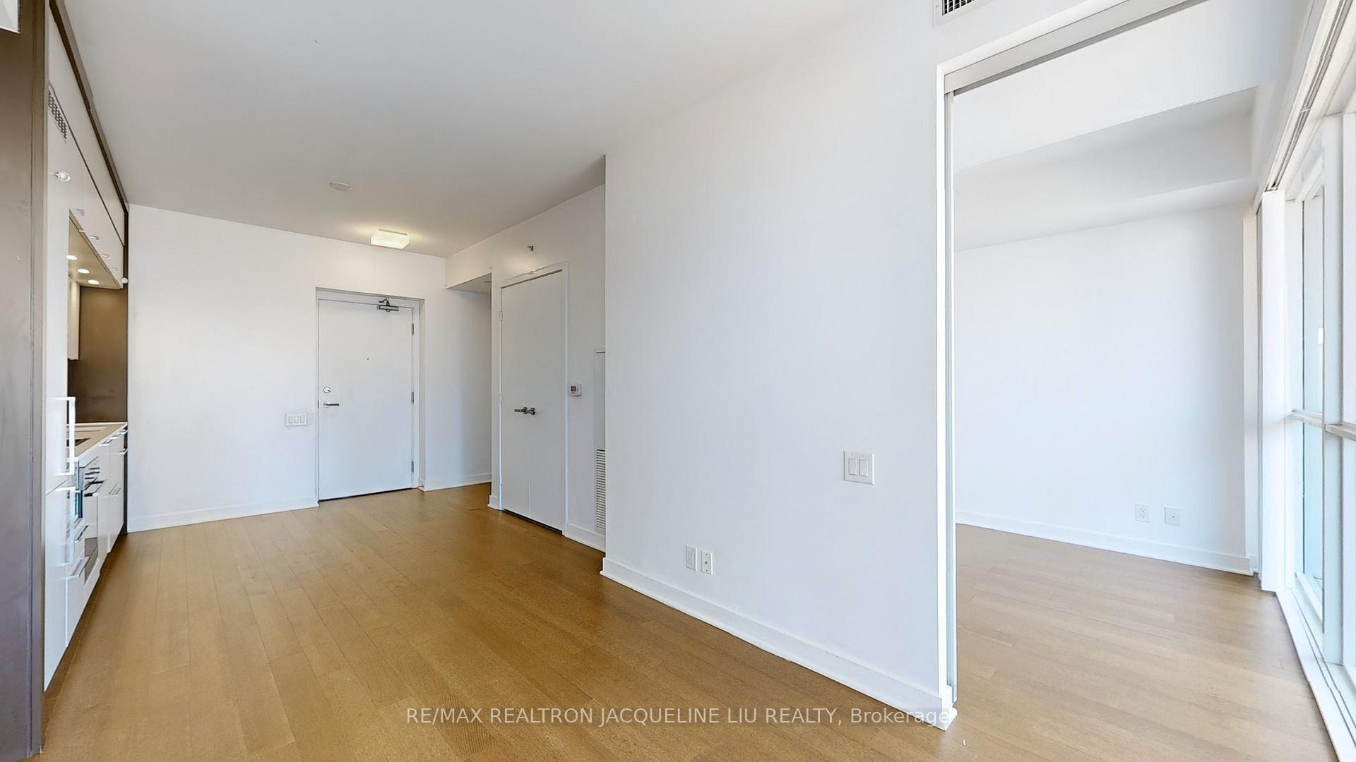 1 Bedroom Condo at 15 Grenville, Toronto For sale