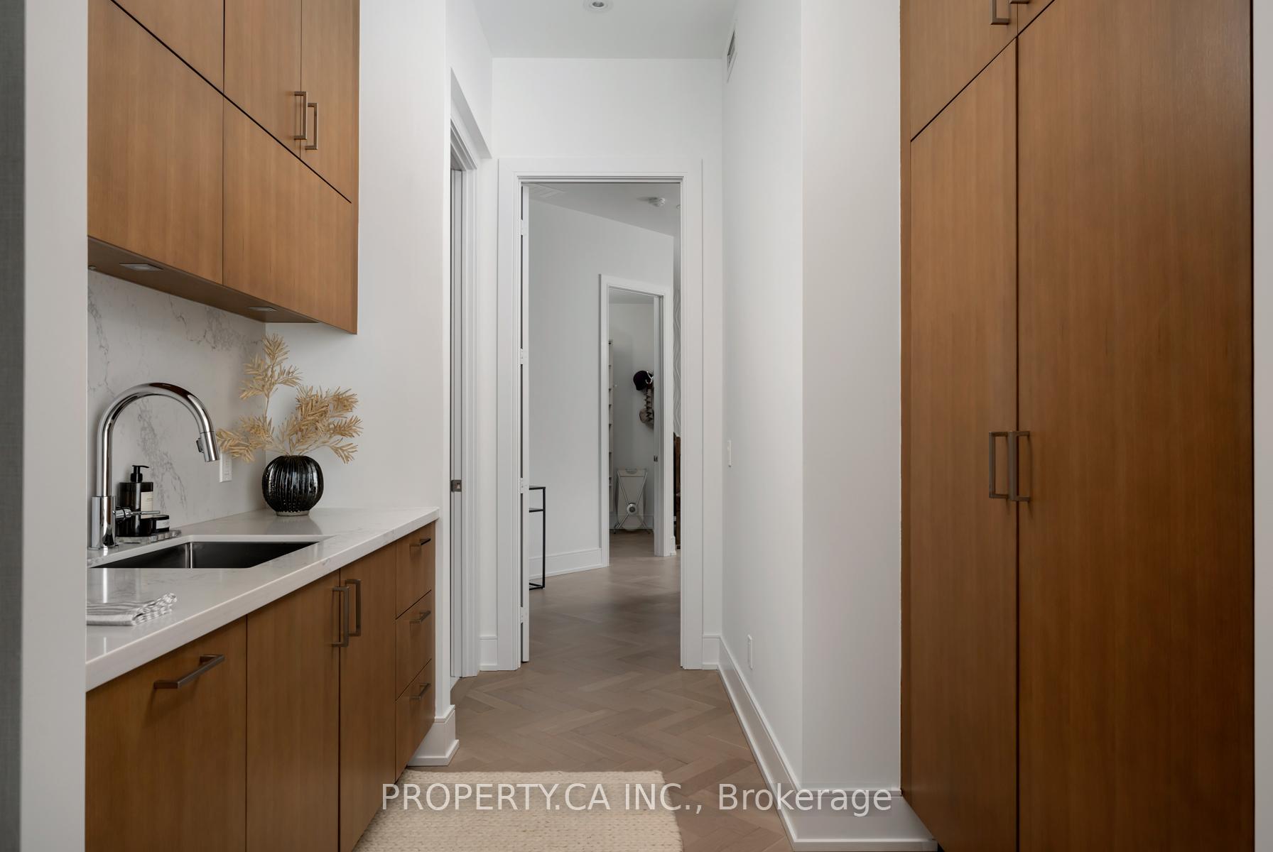 3 Bedrooms Condo at 1 Edgewater, Toronto For sale