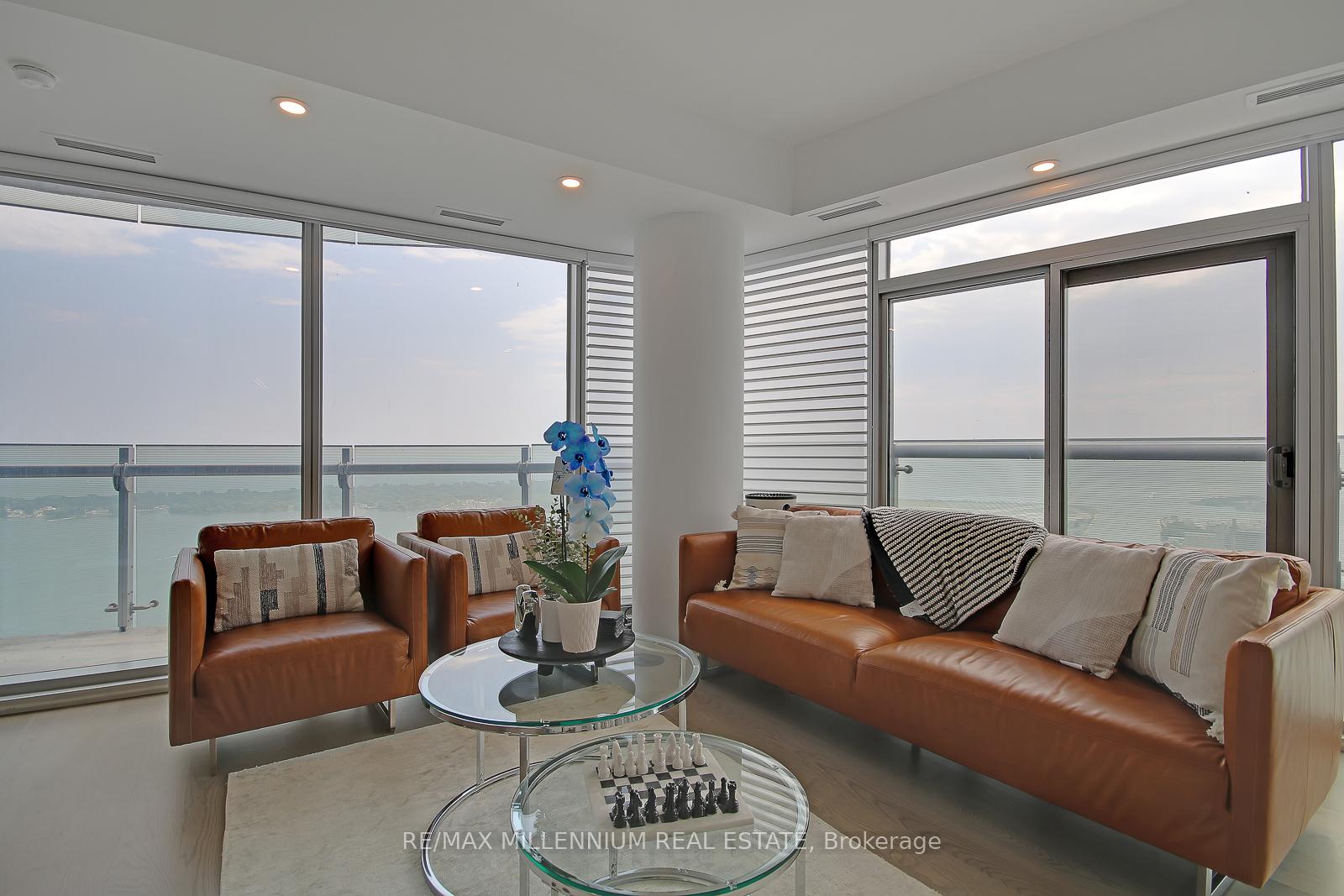 3 Bedrooms Condo at 12 York,  Toronto For sale