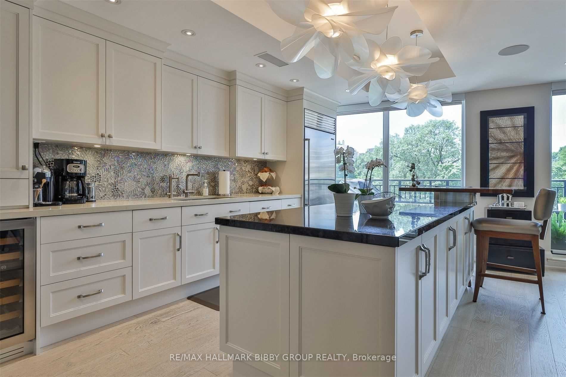 3 Bedrooms Condo at 181 Davenport,  Toronto For sale