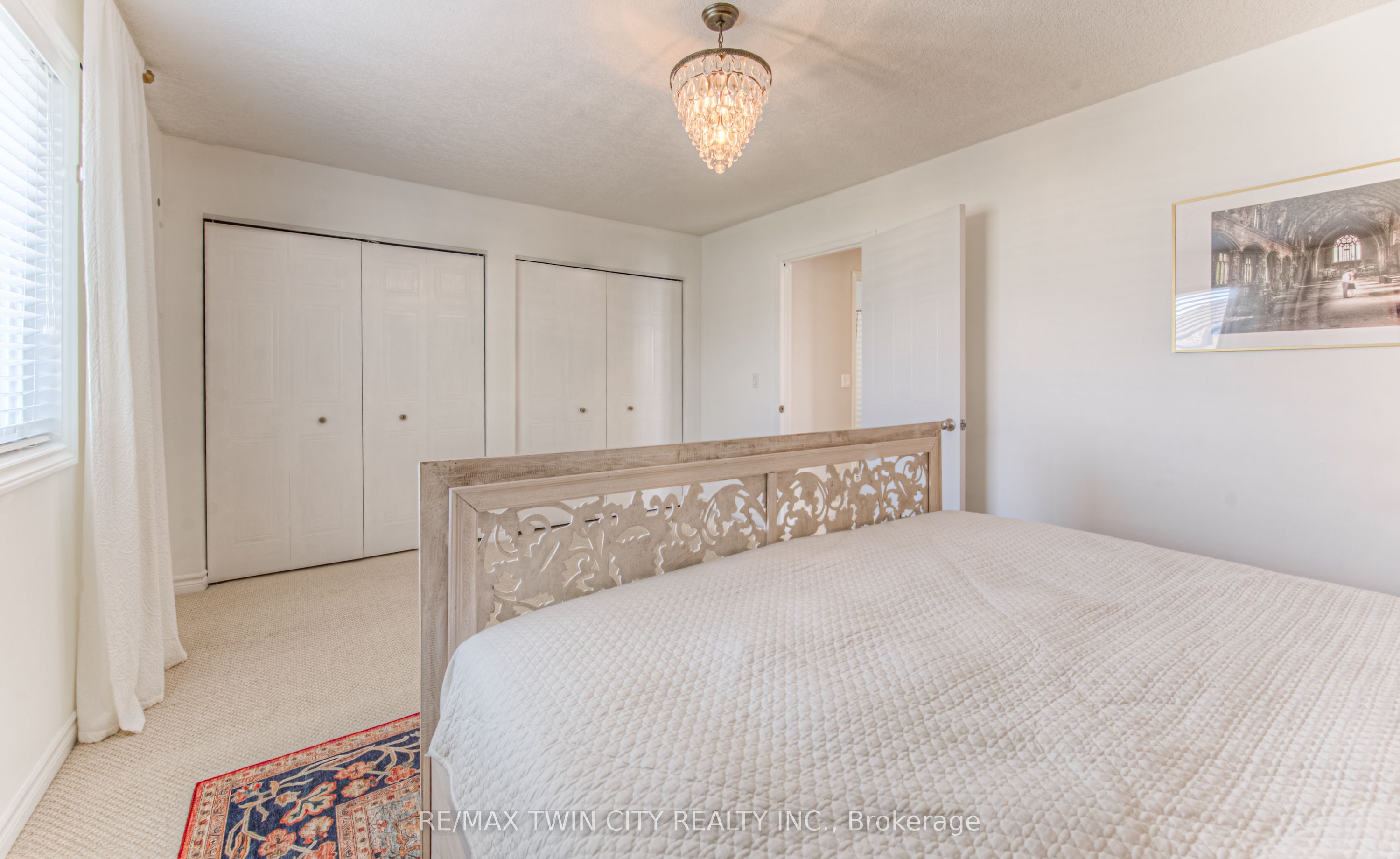 381 University Downs Crescent