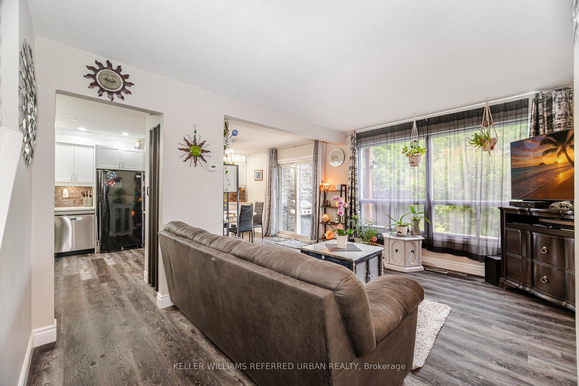 3 Bedrooms Condo at 973 Francis, Burlington For sale
