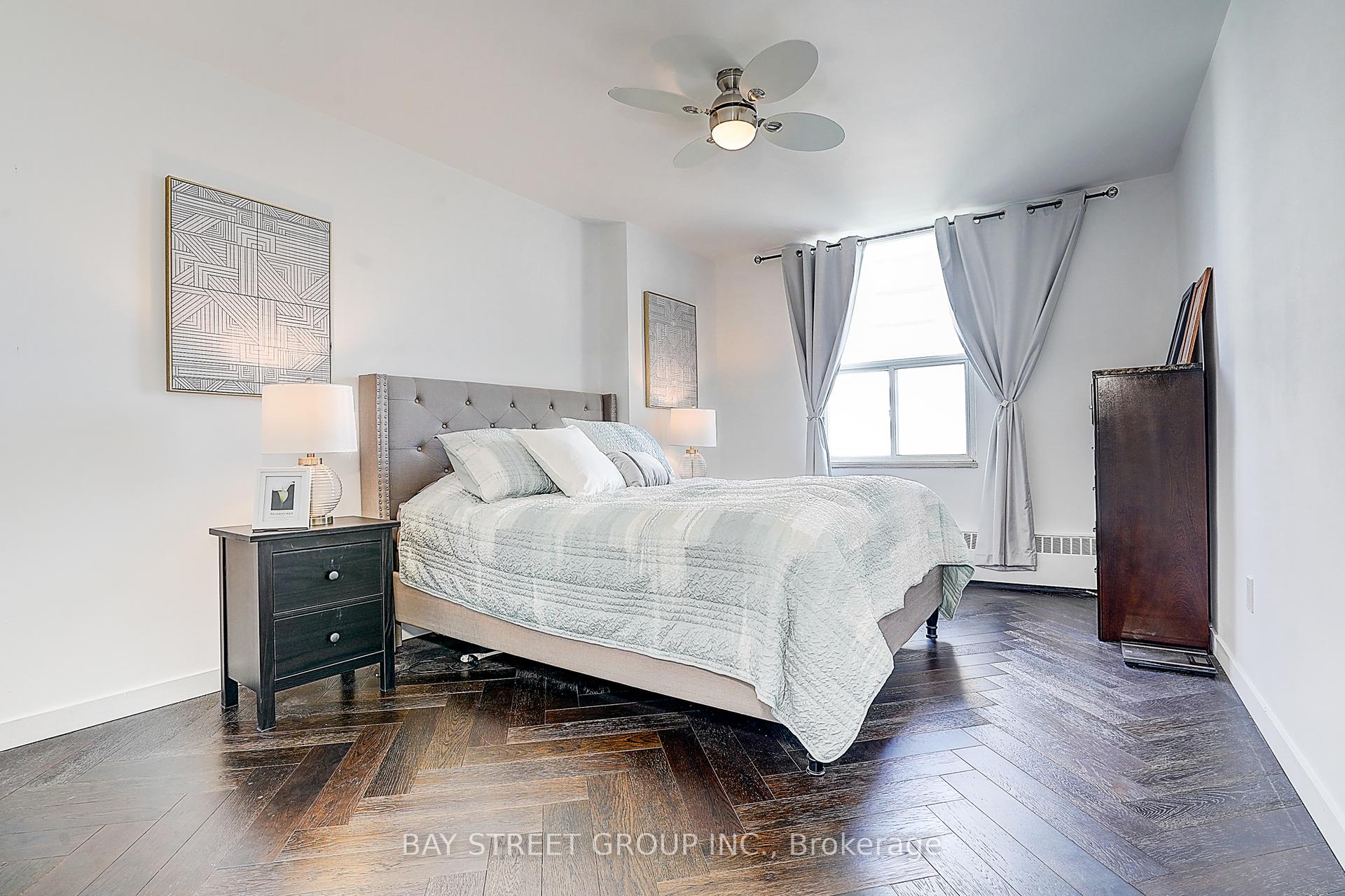 2 Bedrooms Condo at 10 Parkway Forest, Toronto For sale