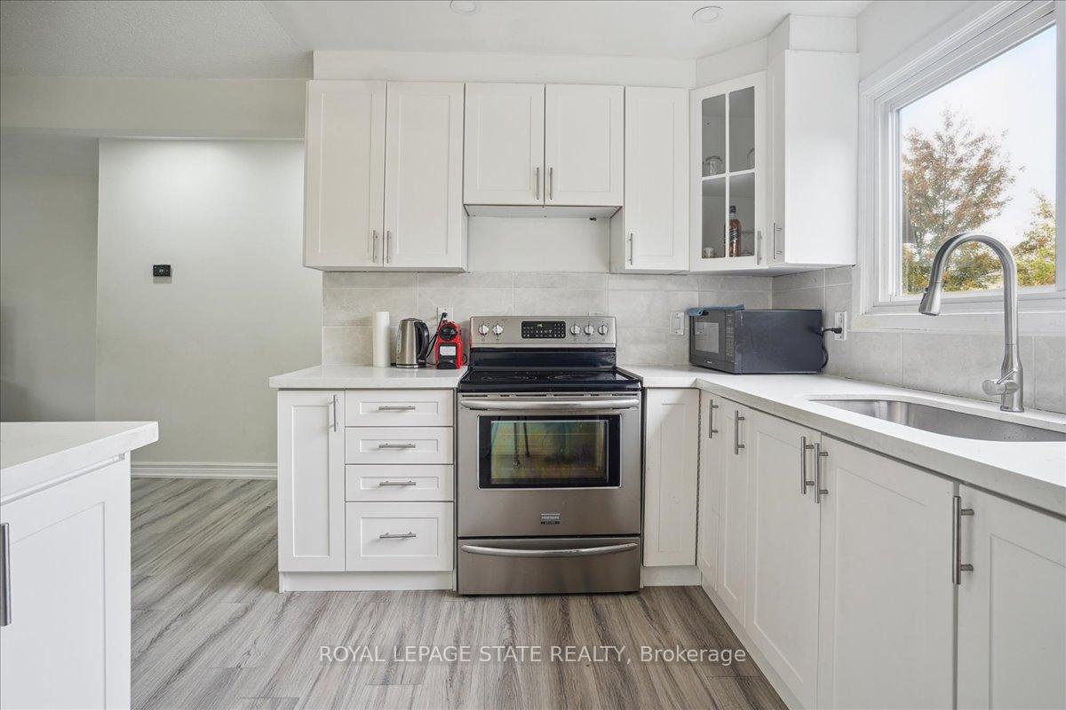 3 Bedrooms Condo at 36 Greendale,  Hamilton For sale