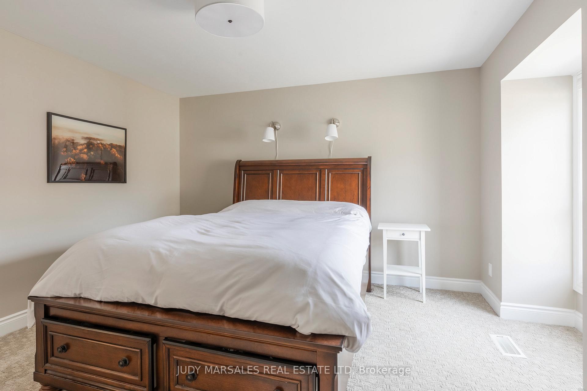 3 Bedrooms Condo at 3035 Glencrest, Burlington For sale