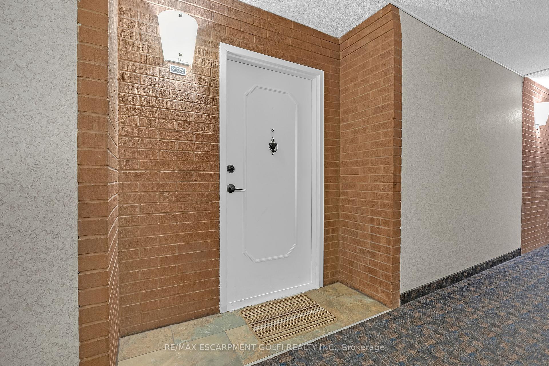 3 Bedrooms Condo at 1966 Main, Hamilton For sale
