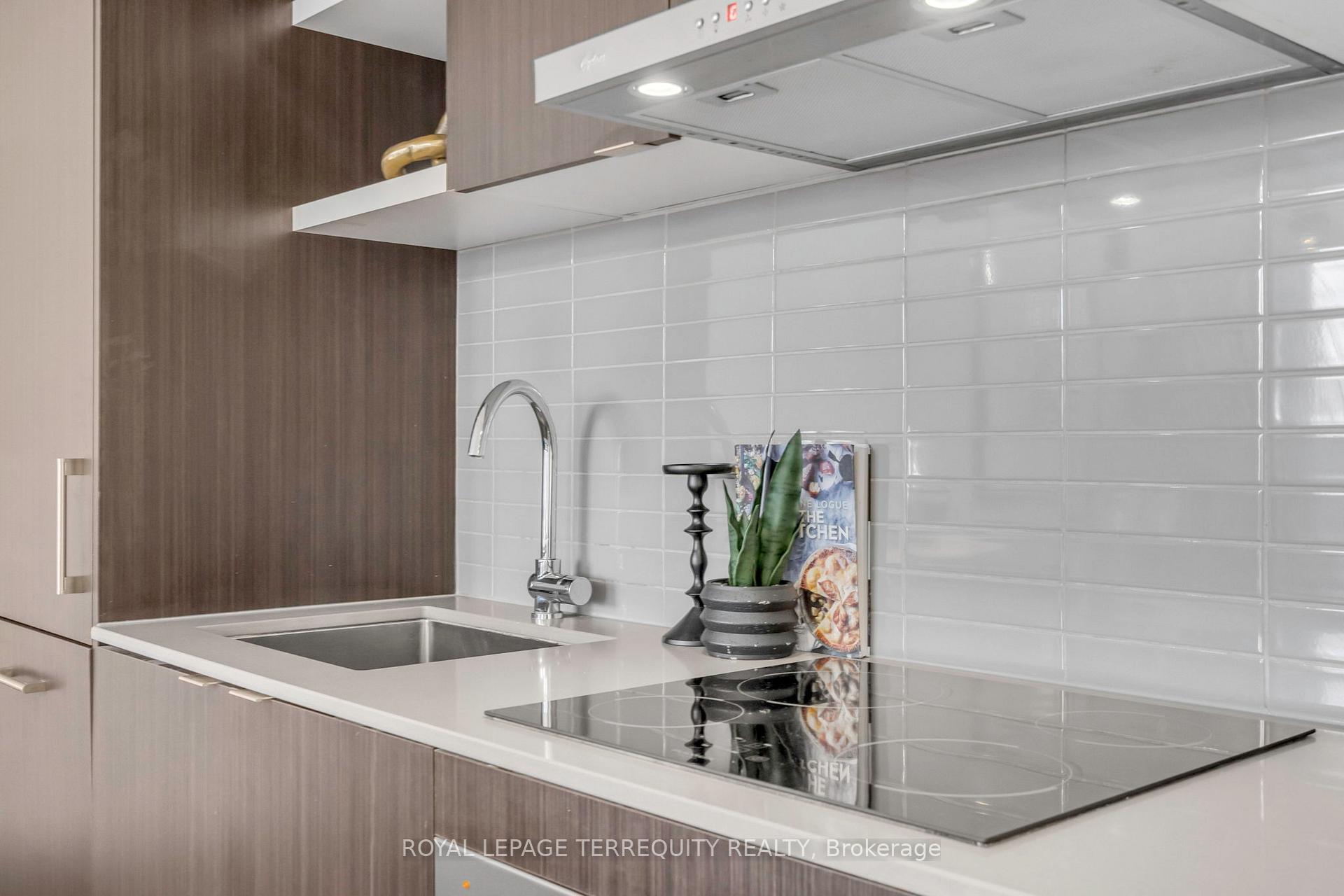 1 Bedroom Condo at 88 Harbour, Toronto For sale