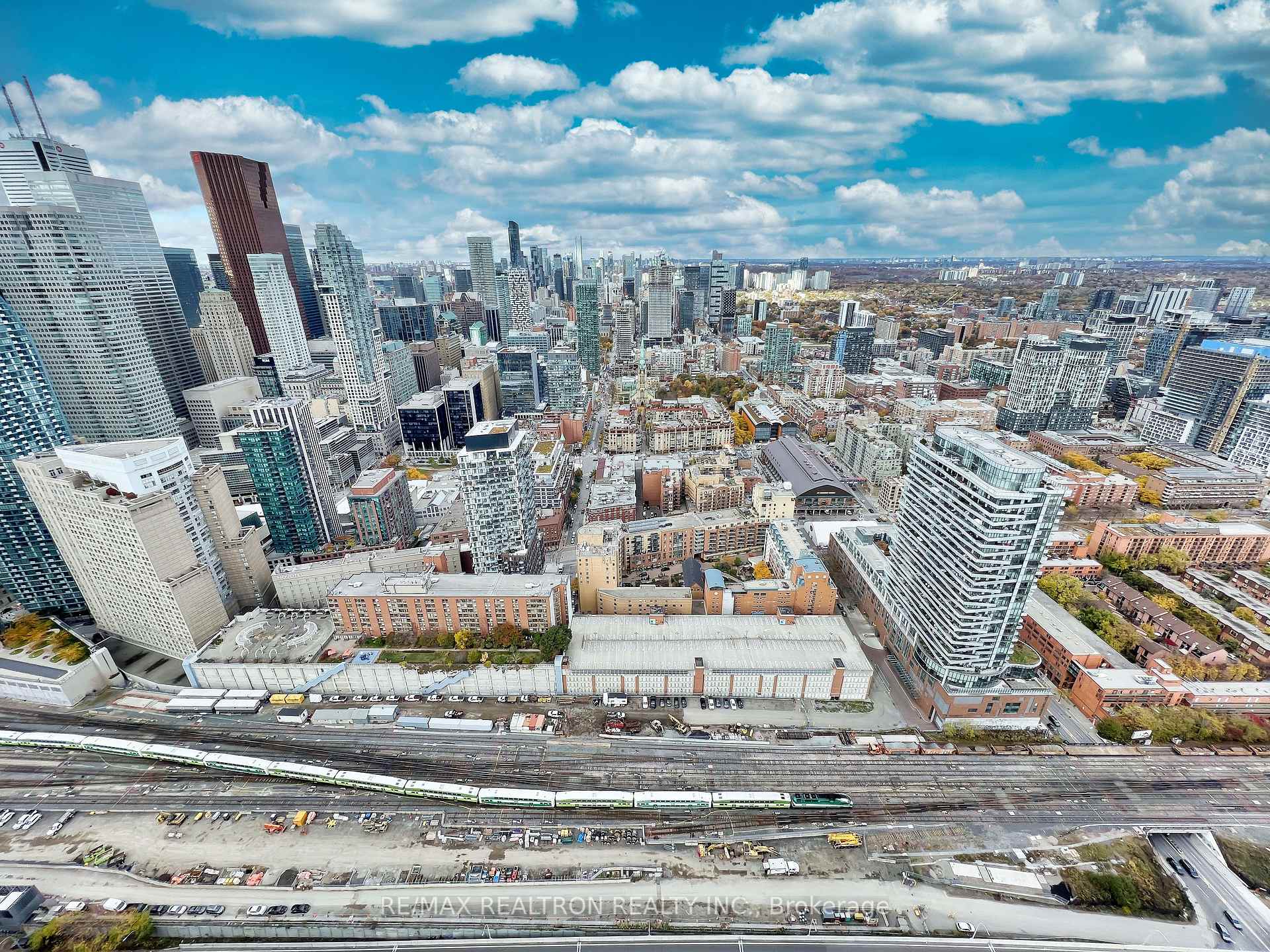 2 Bedrooms Condo at 55 Cooper, Toronto For sale