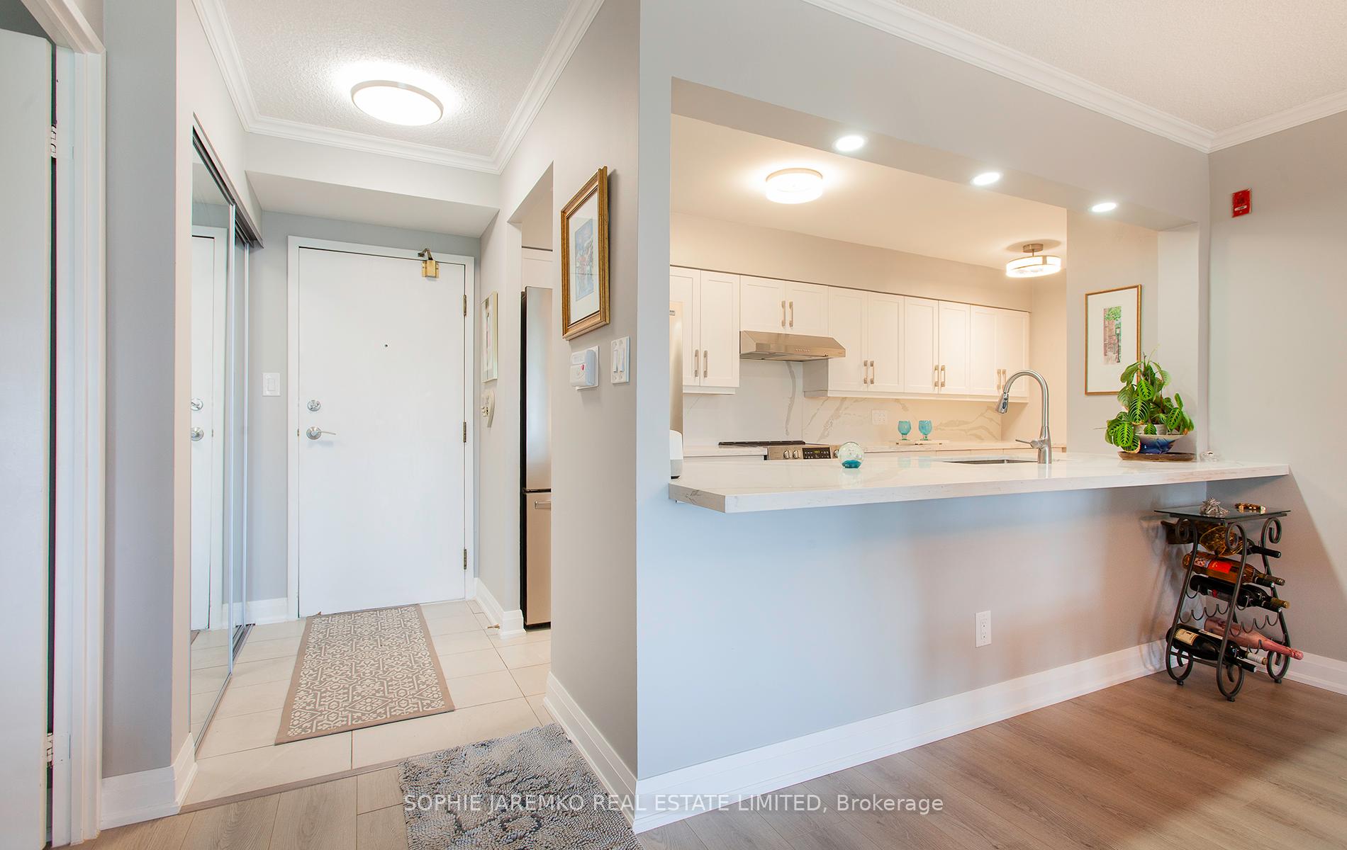 3 Bedrooms Condo at 22 Southport, Toronto For sale
