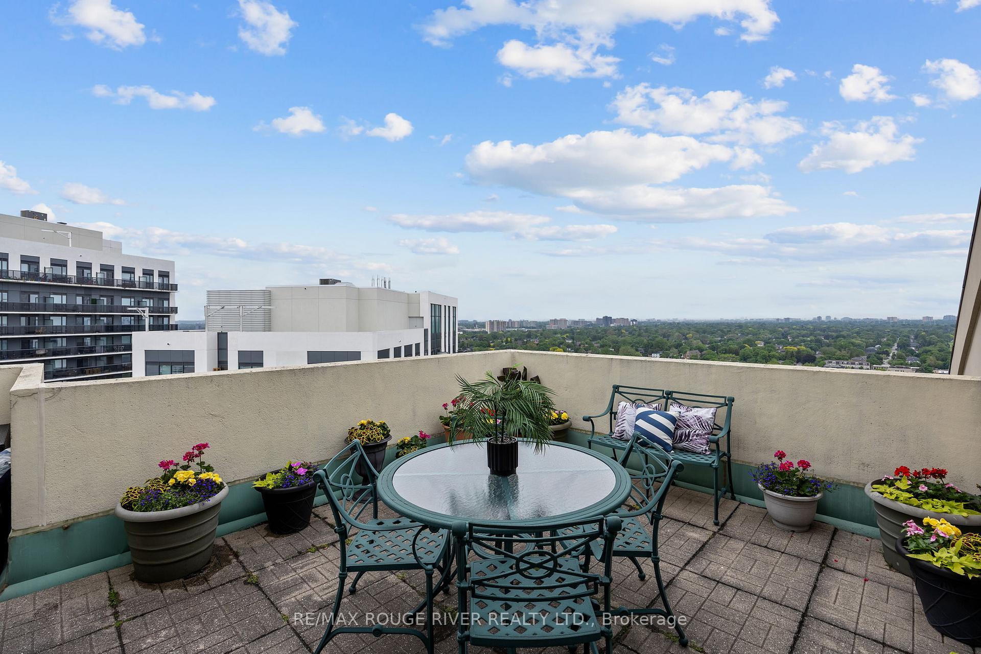 3 Bedrooms Condo at 101 Subway, Toronto For sale