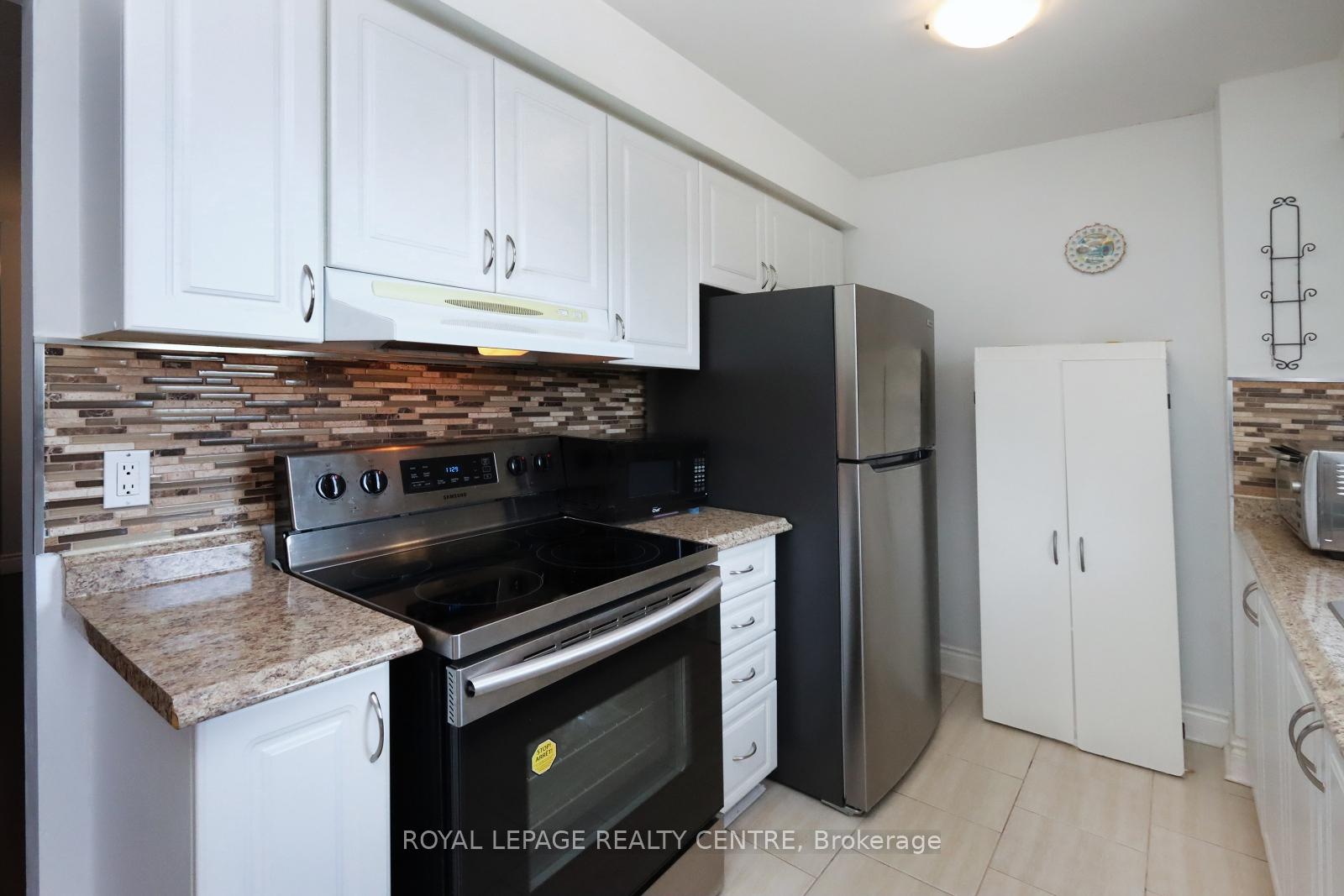 3 Bedrooms Condo at 2866 Battleford, Mississauga For sale