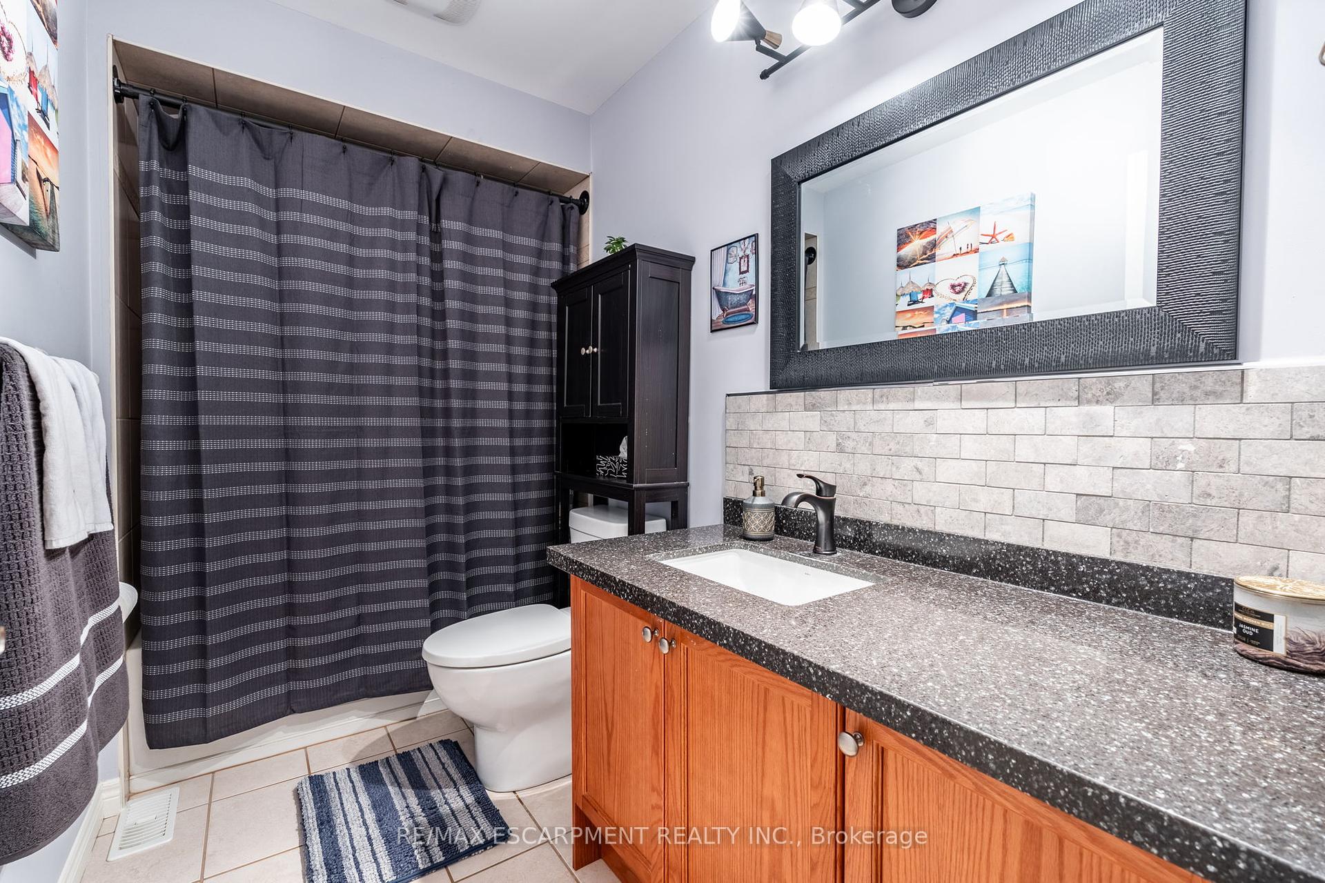 3 Bedrooms Condo at 1461 Upper Gage, Hamilton For sale