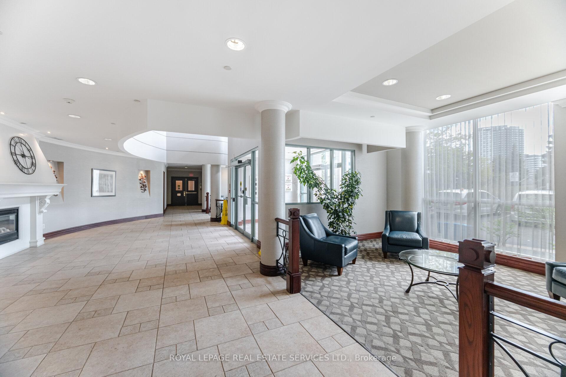 2 Bedrooms Condo at 2585 Erin Centre,  Mississauga For sale