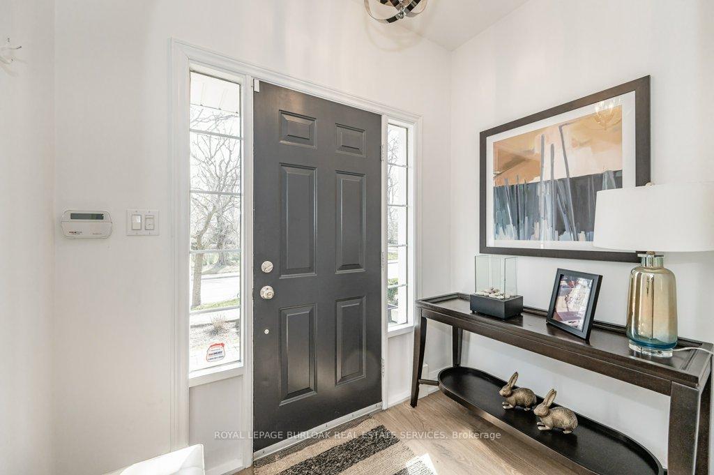 2 Bedrooms Condo at 1061 North Shore, Burlington For sale