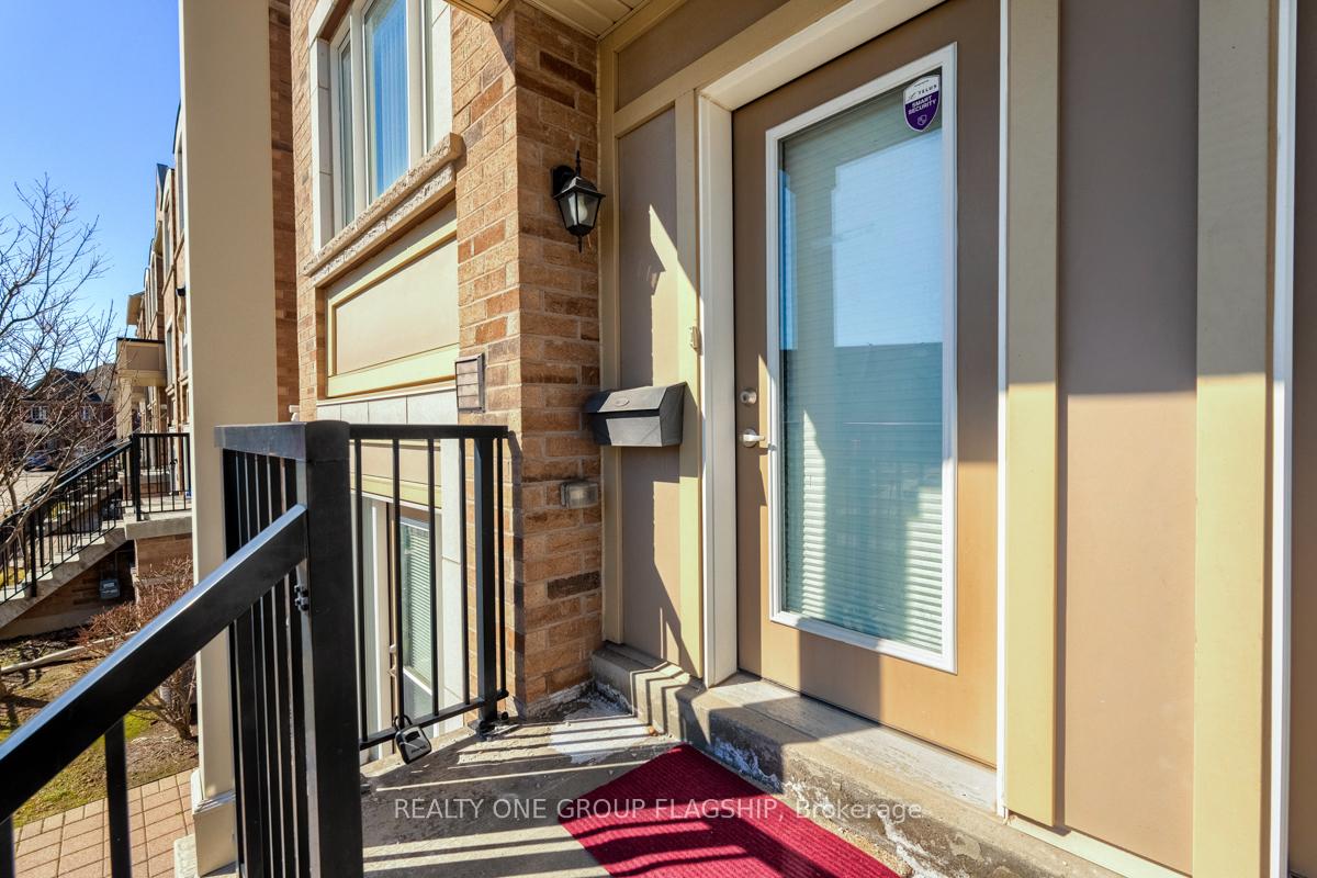 3 Bedrooms Condo at 3185 Boxford,  Mississauga For sale