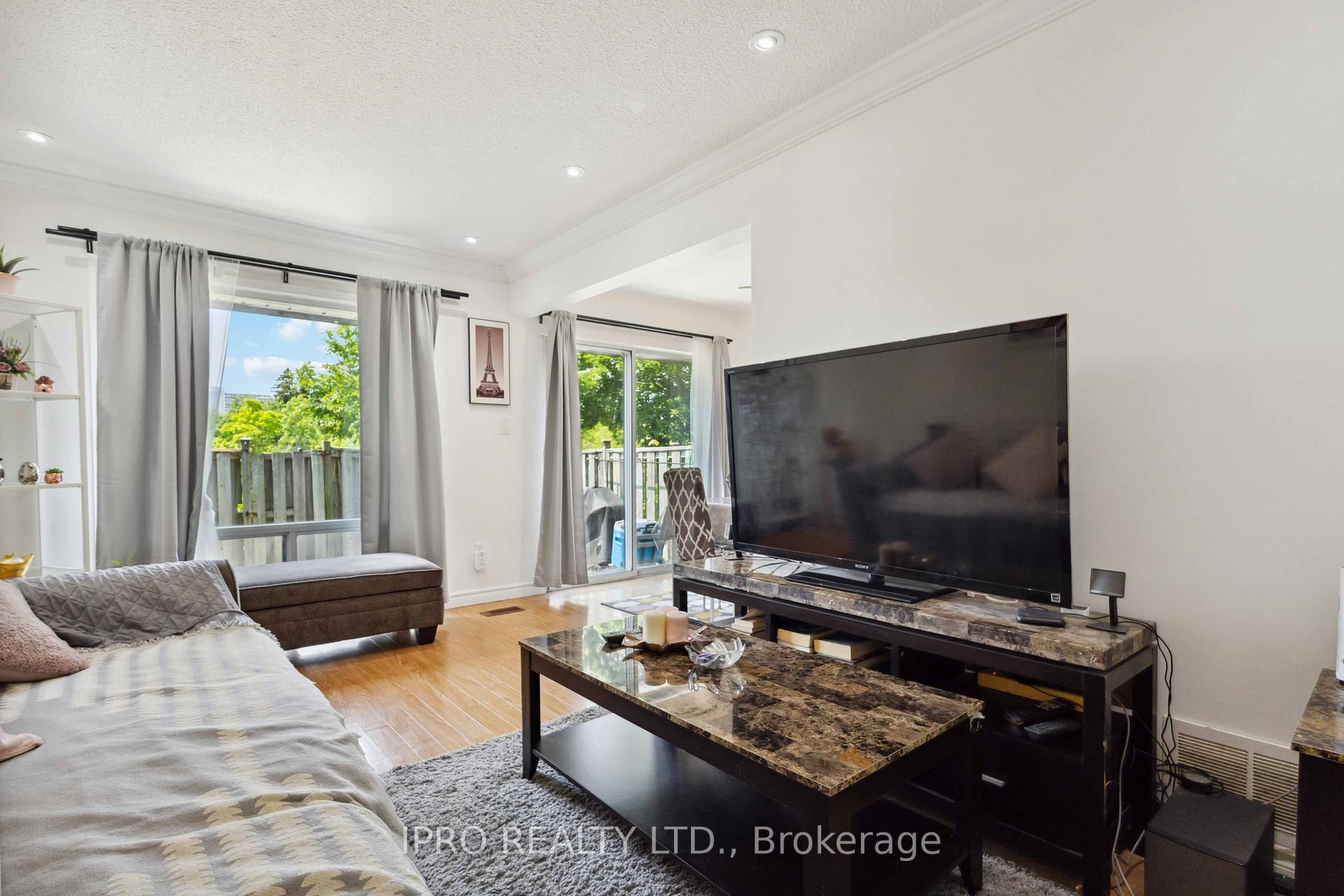 5 Bedrooms Condo at 50 Bridletowne, Toronto For sale