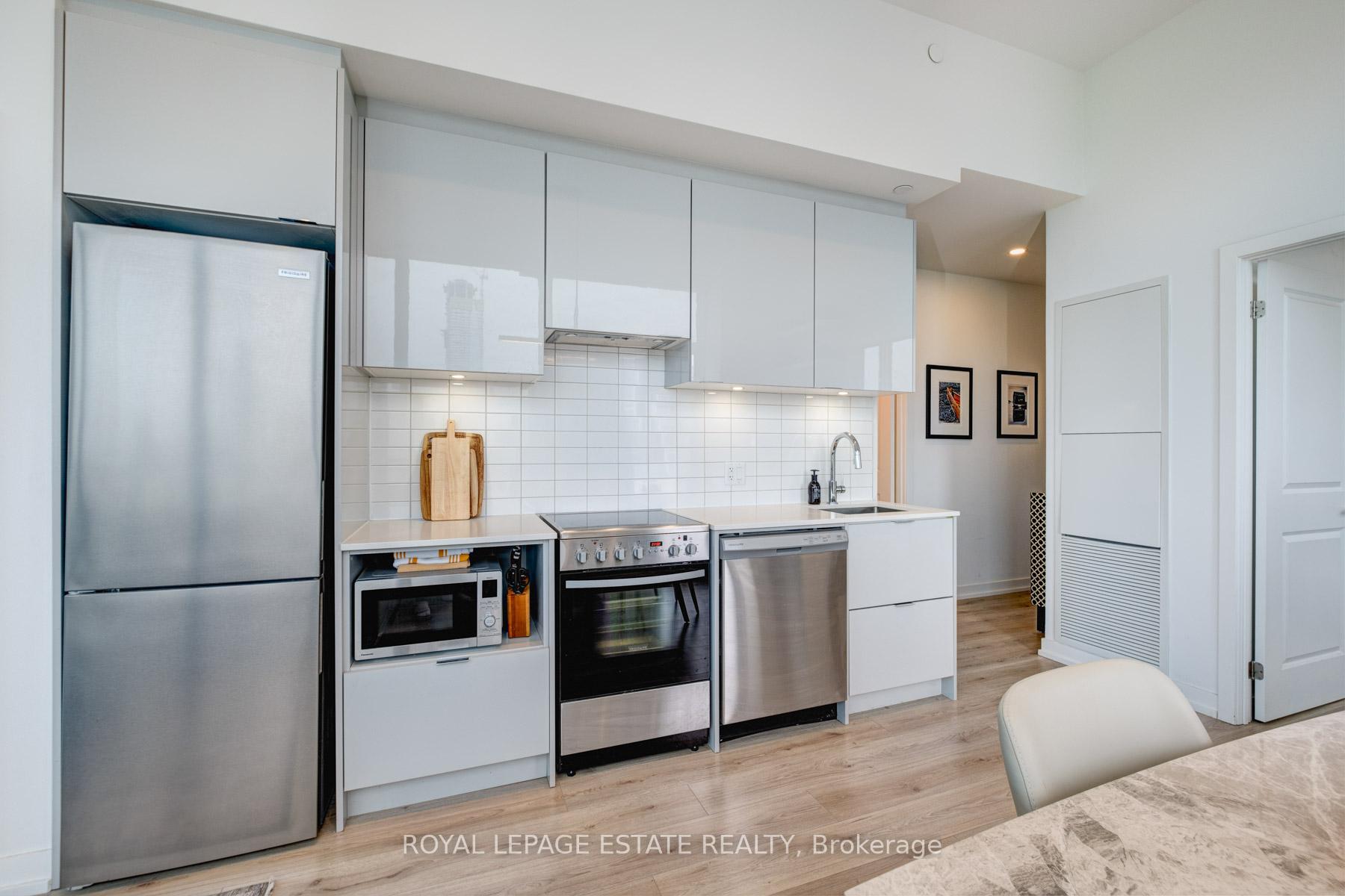 2 Bedrooms Condo at 395 Bloor, Toronto For sale