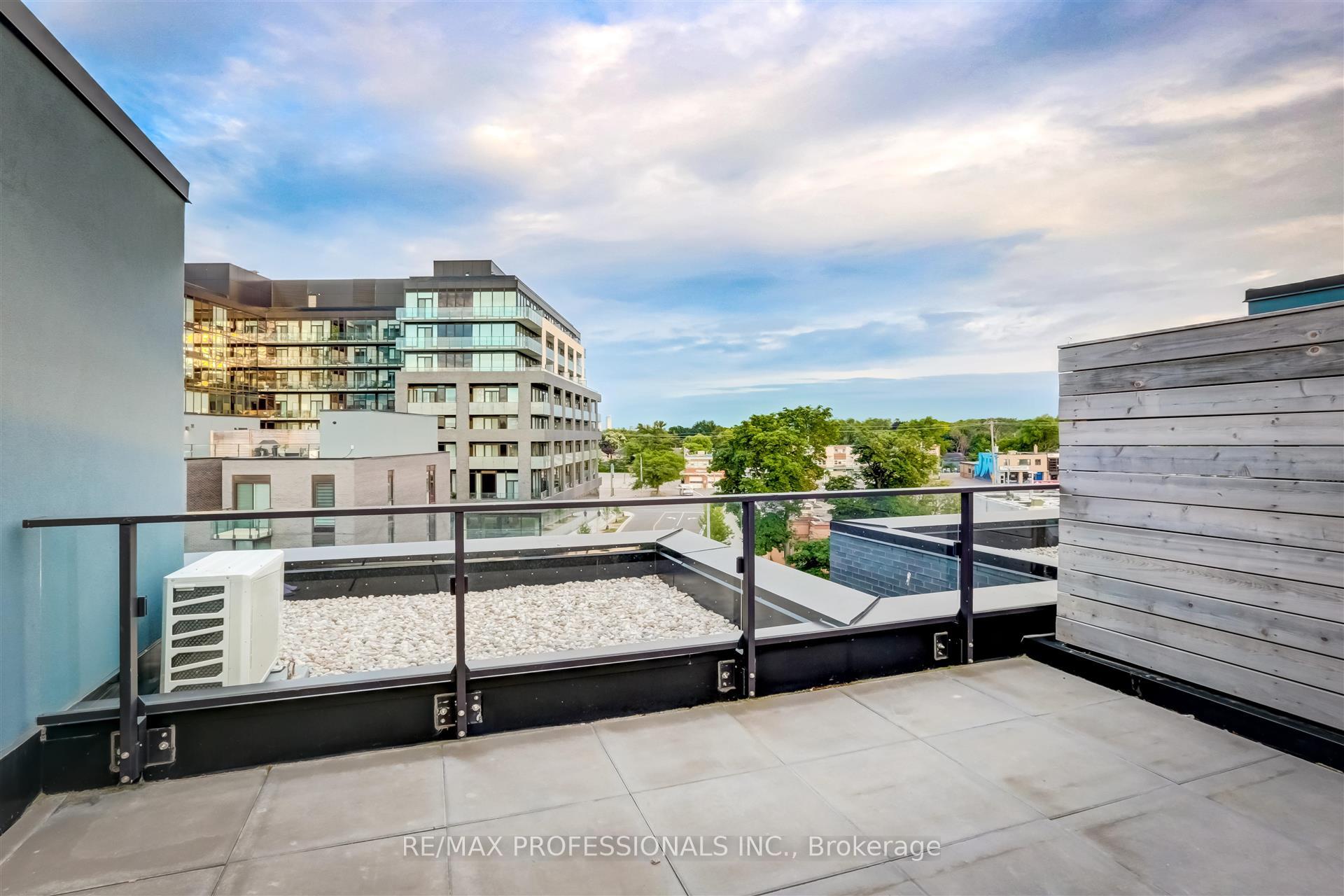3 Bedrooms Condo at 10 Brin, Toronto For sale