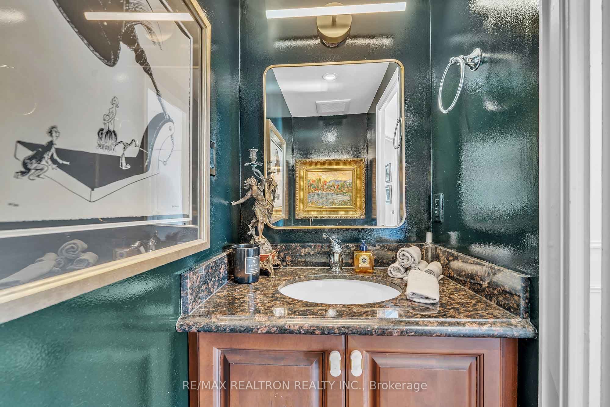 423 Avenue Road, #12