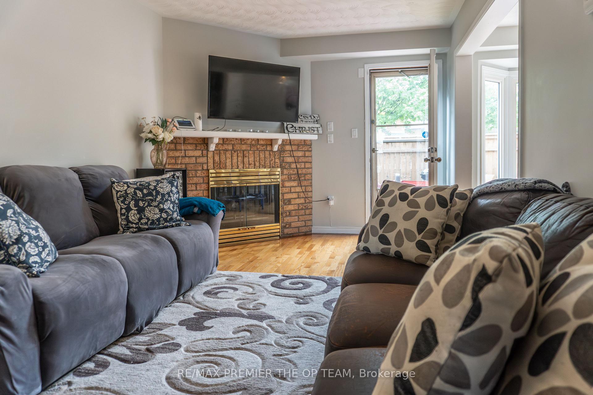 3 Bedrooms Condo at 255 Mount Albion, Hamilton For sale