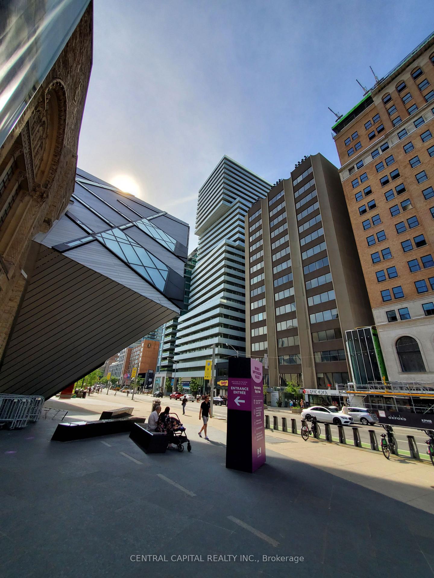 2 Bedrooms Condo at 200 Bloor,  Toronto For sale