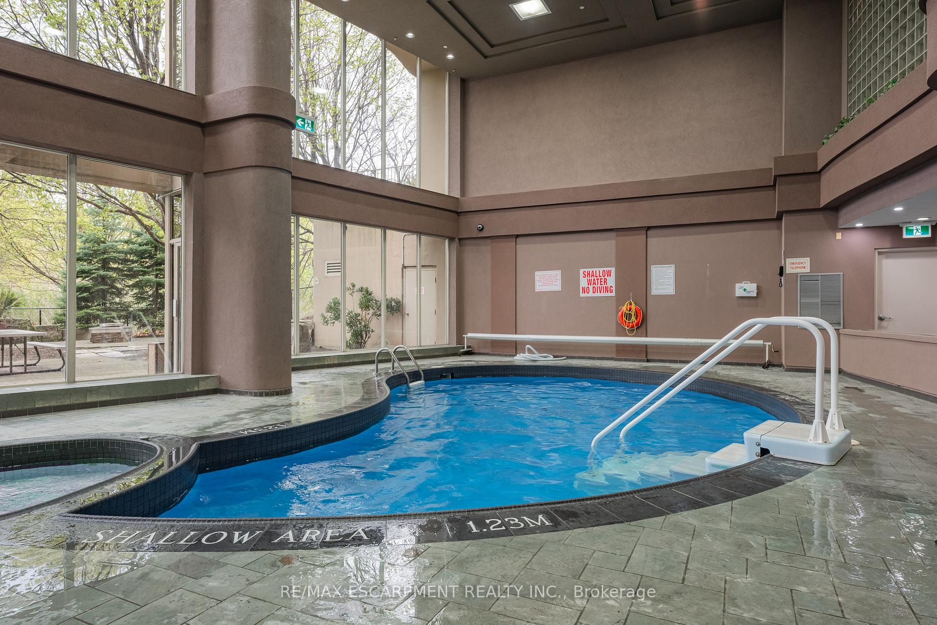 1 Bedroom Condo at 50 Eglinton, Mississauga For sale