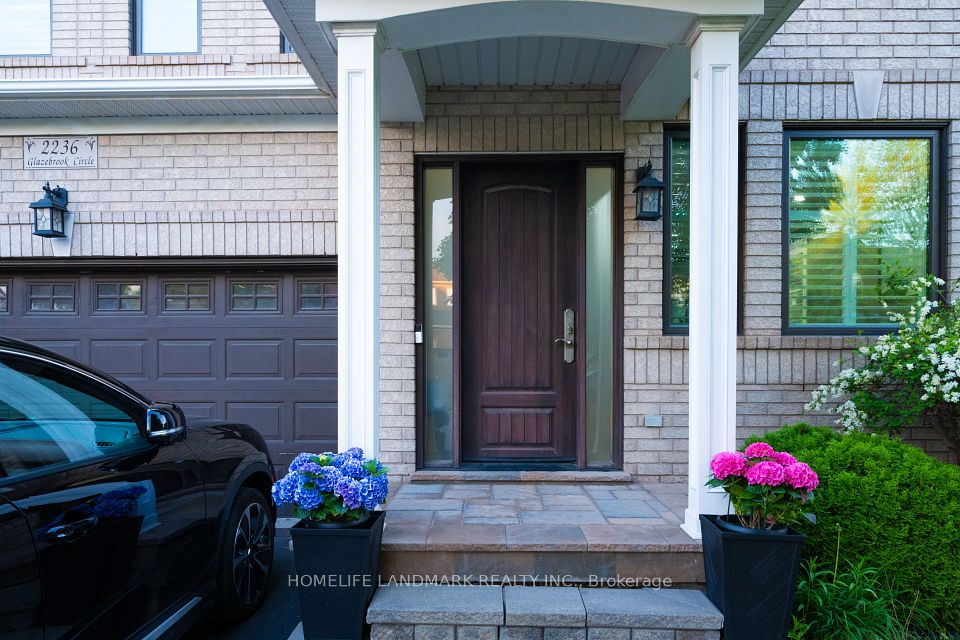 2236 Glazebrook