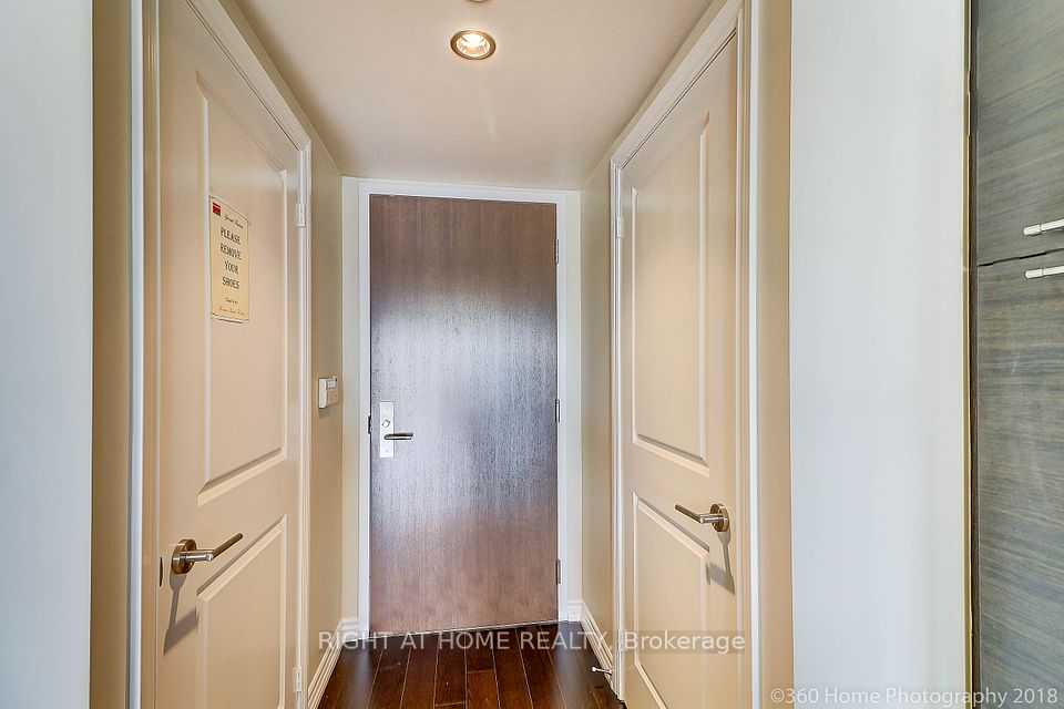 #1912 - 386 Yonge Street, Toronto, ON M5B 0A5
