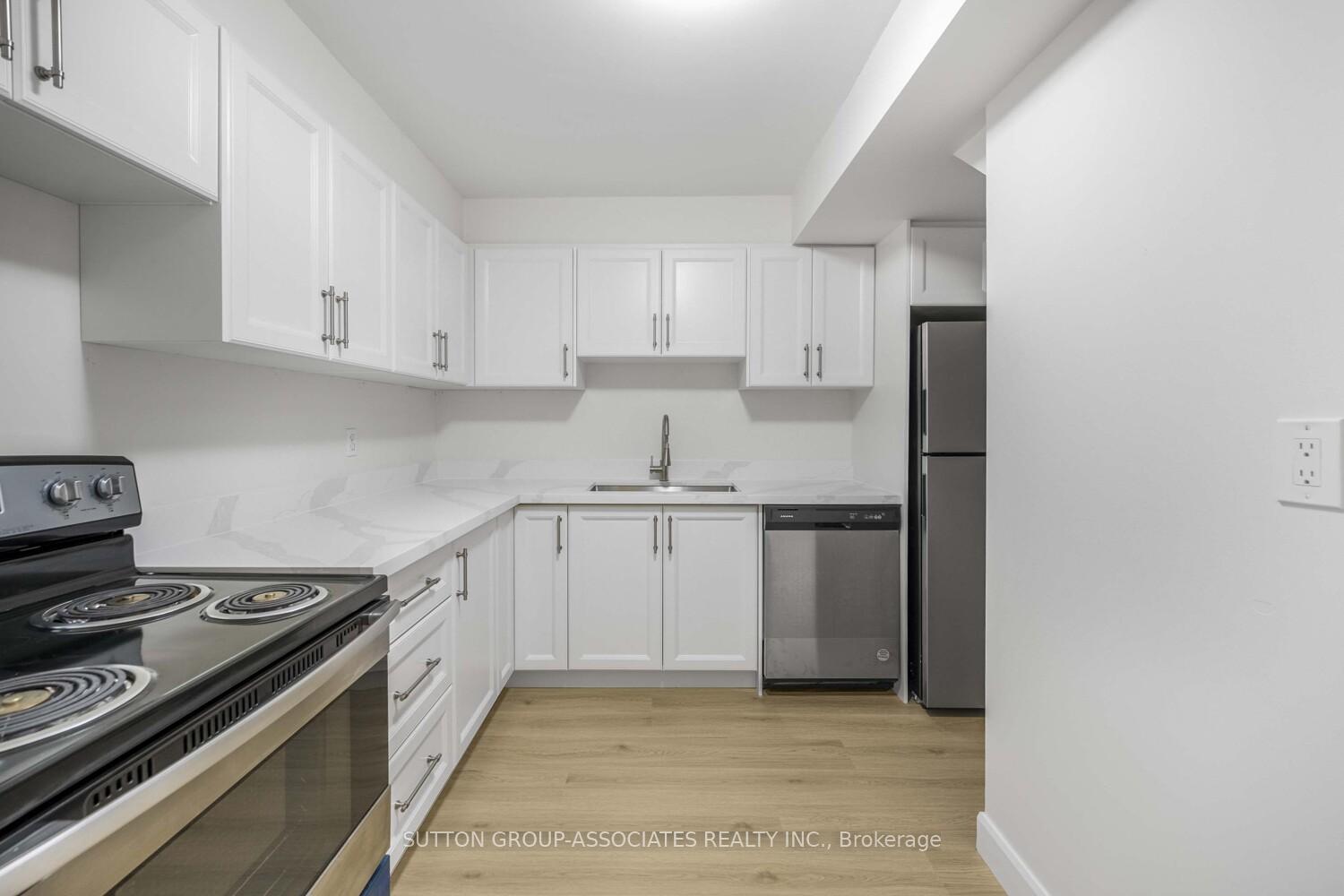3 Bedrooms Condo at 1300 Marlborough, Oakville For sale