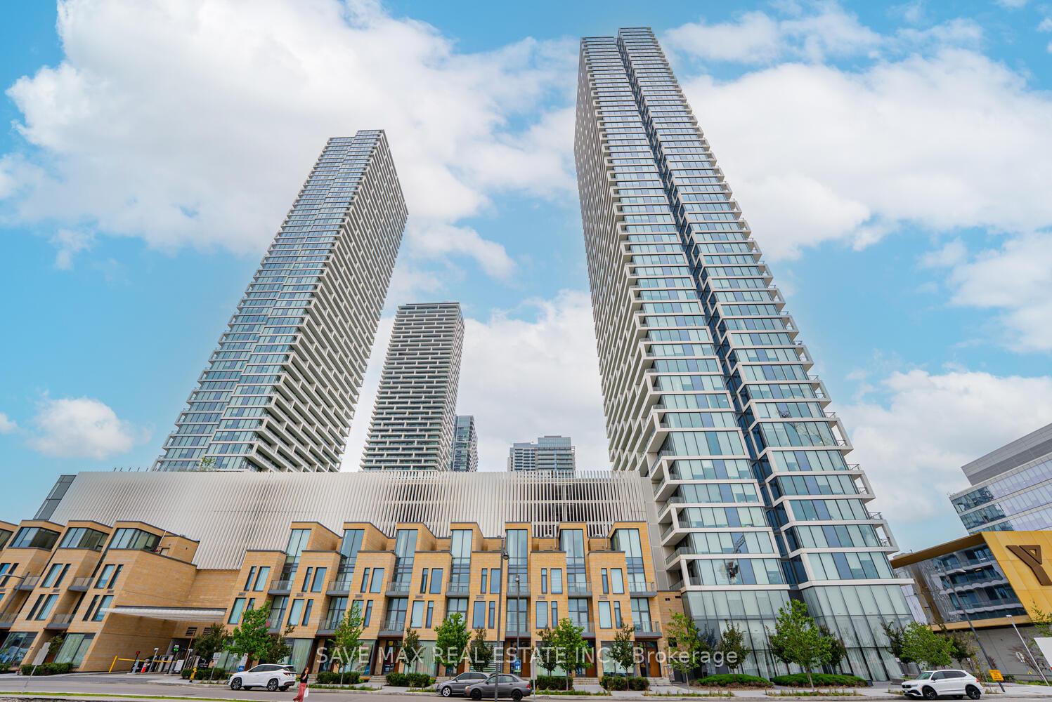 2 Bedrooms Condo at 5 Buttermill, Vaughan For sale
