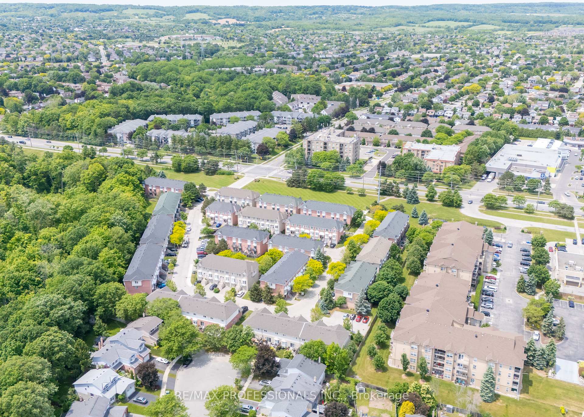 2 Bedrooms Condo at 3480 Upper Middle, Burlington For sale