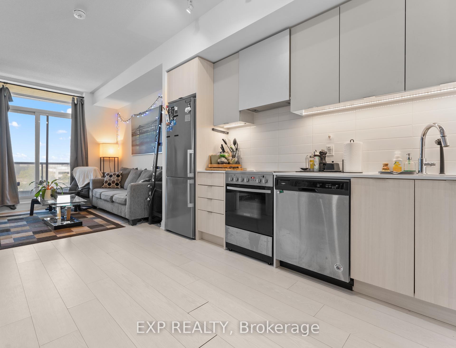 2 Bedrooms Condo at 30 Gibbs, Toronto For sale