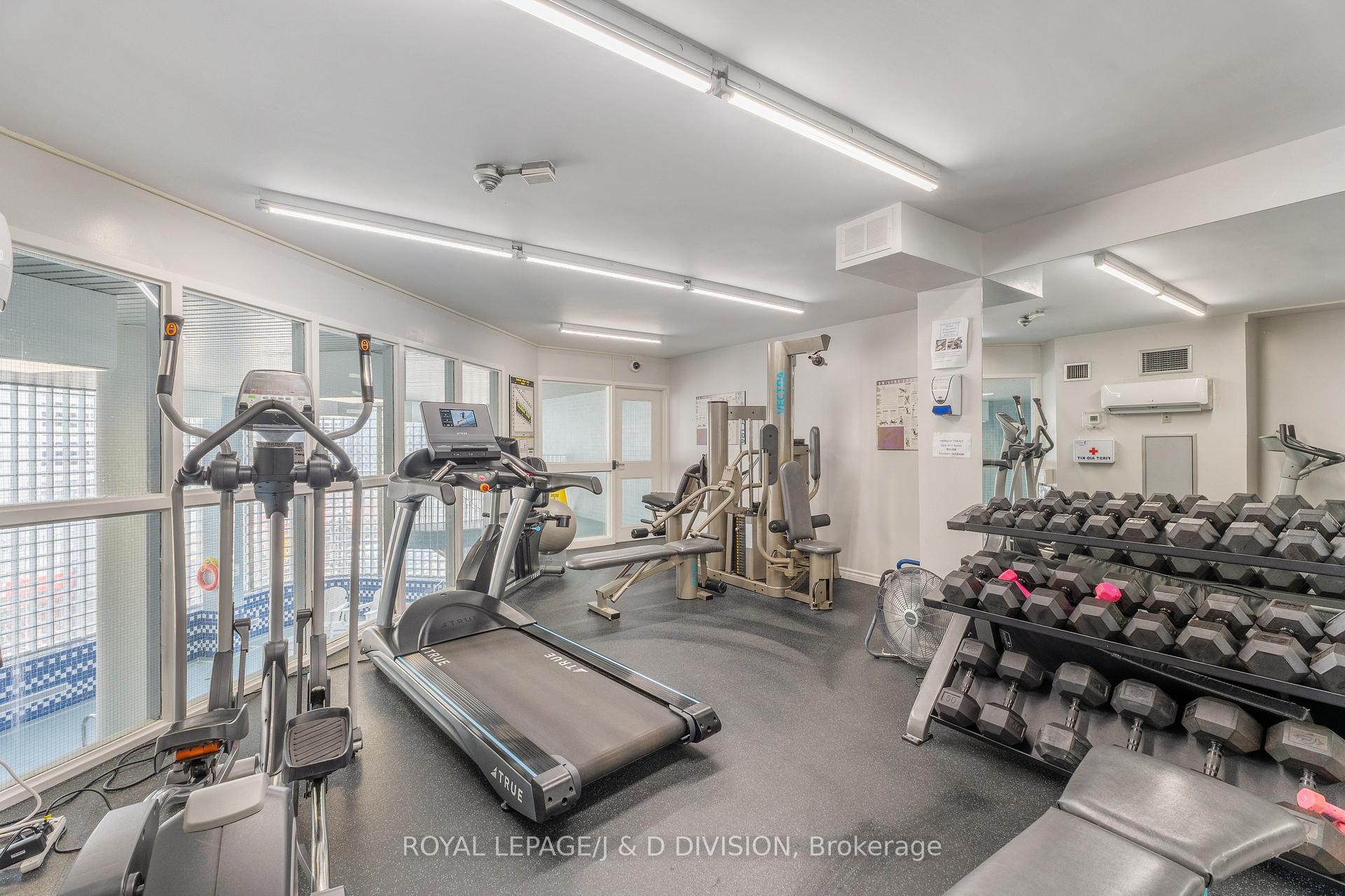 2 Bedrooms Condo at 401 Queens, Toronto For sale