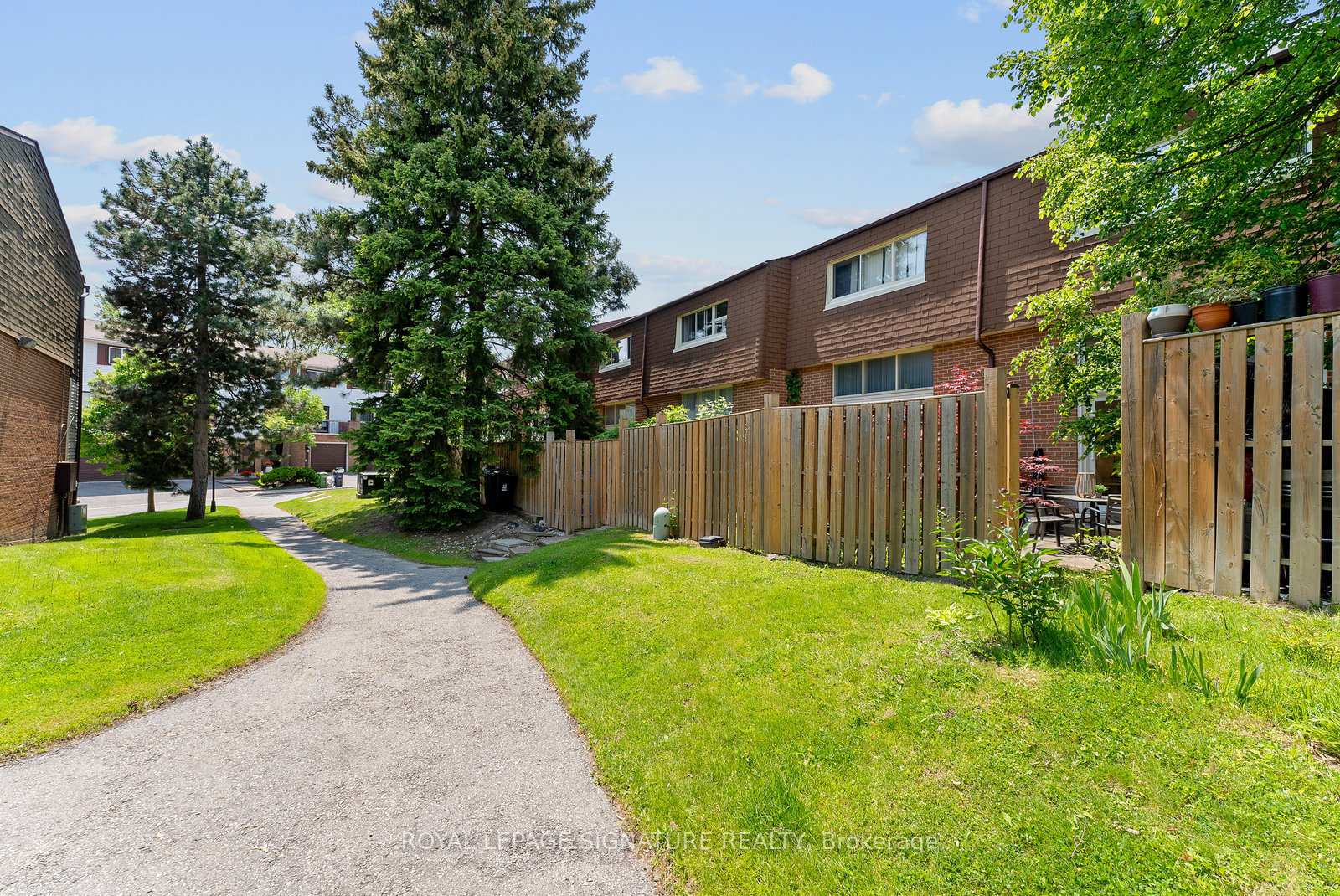 1 Bedroom Condo at 70 Jenny Wrenway, Toronto For sale