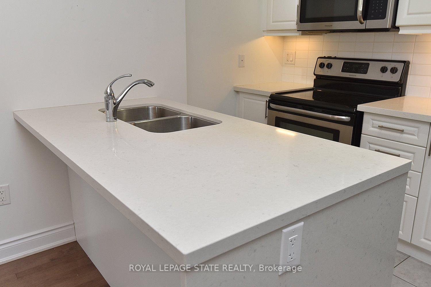 2 Bedrooms Condo at 90 Charlton, Hamilton For sale