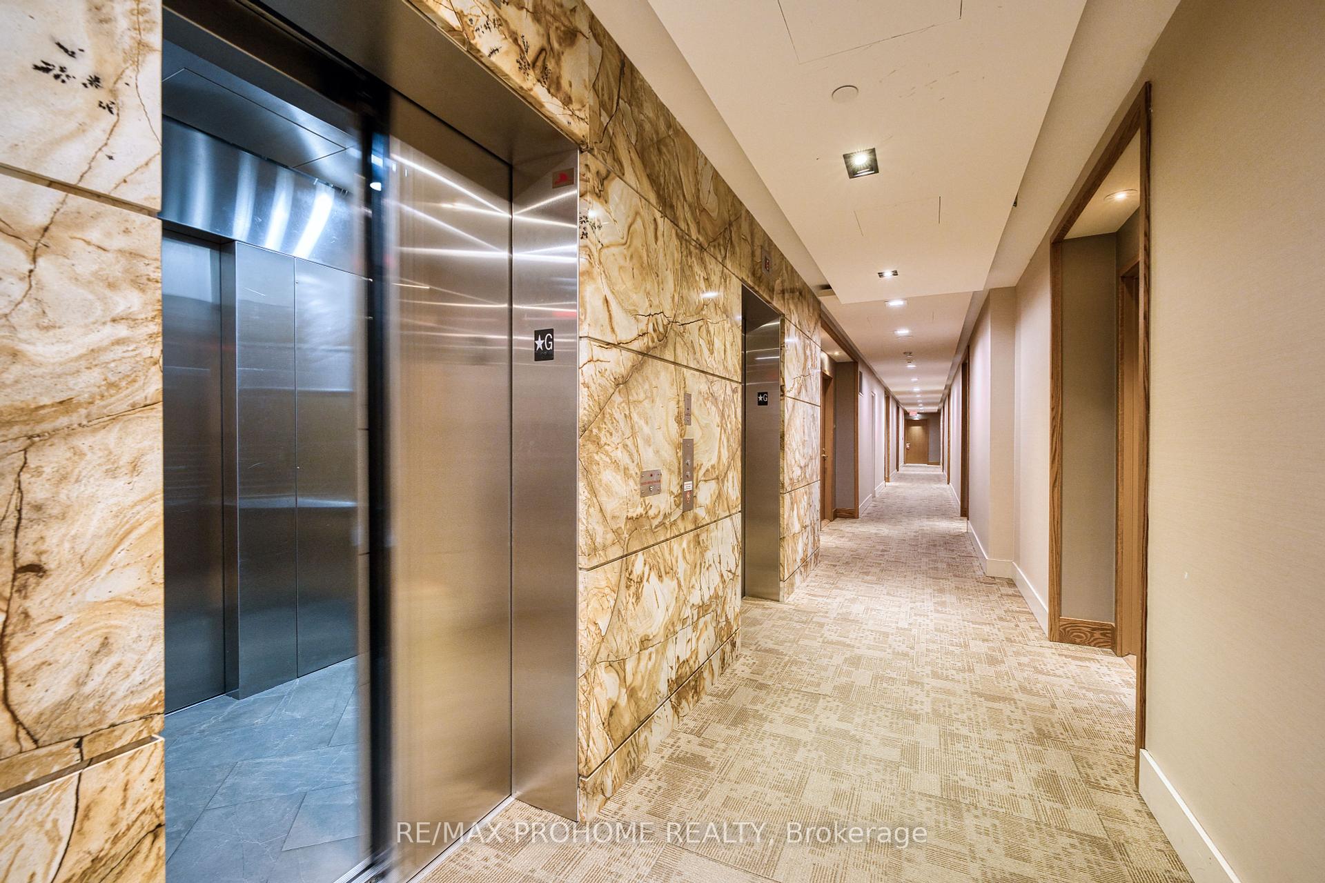 2 Bedrooms Condo at 21 Clairtrell, Toronto For sale